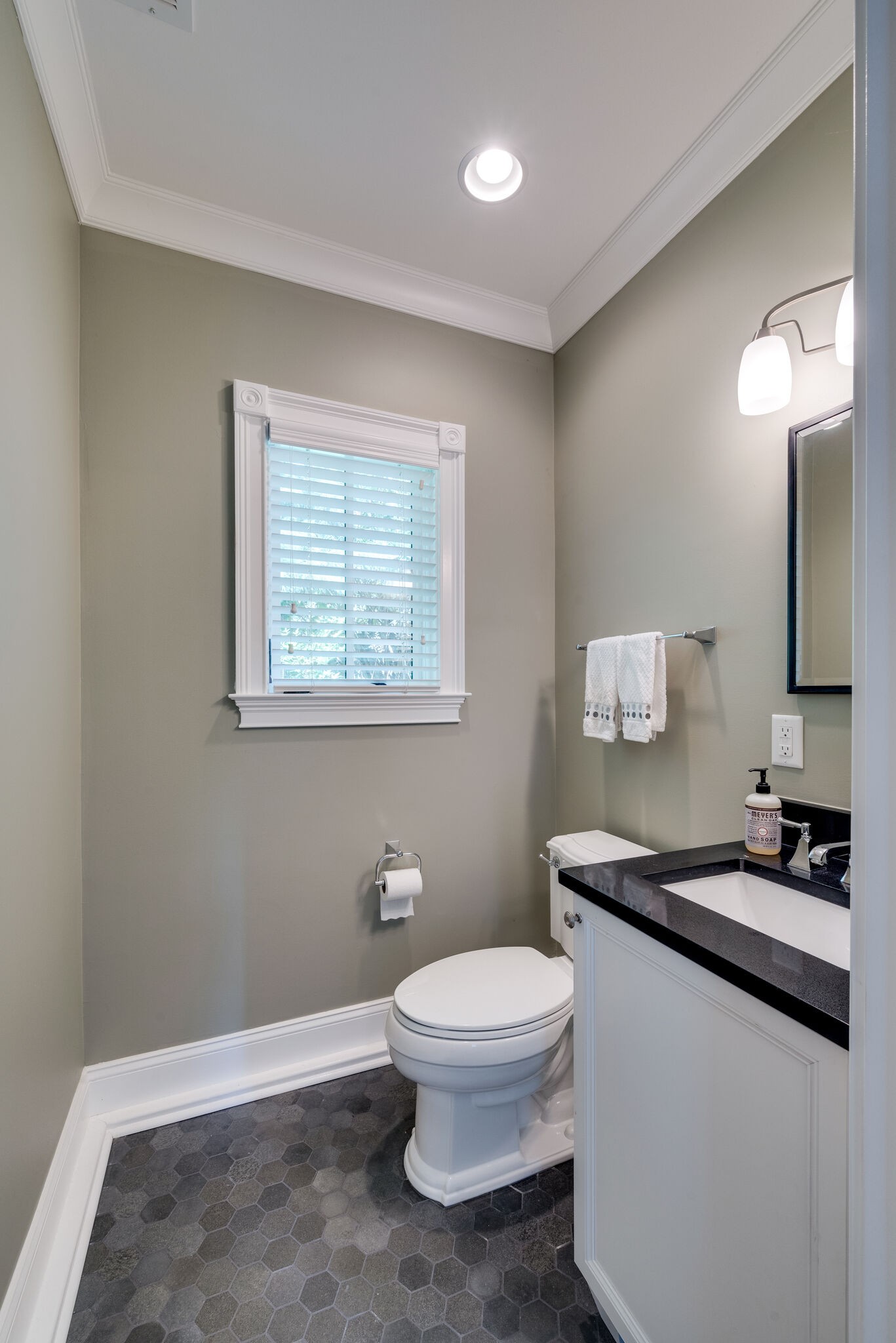 221 Mockingbird Rd
