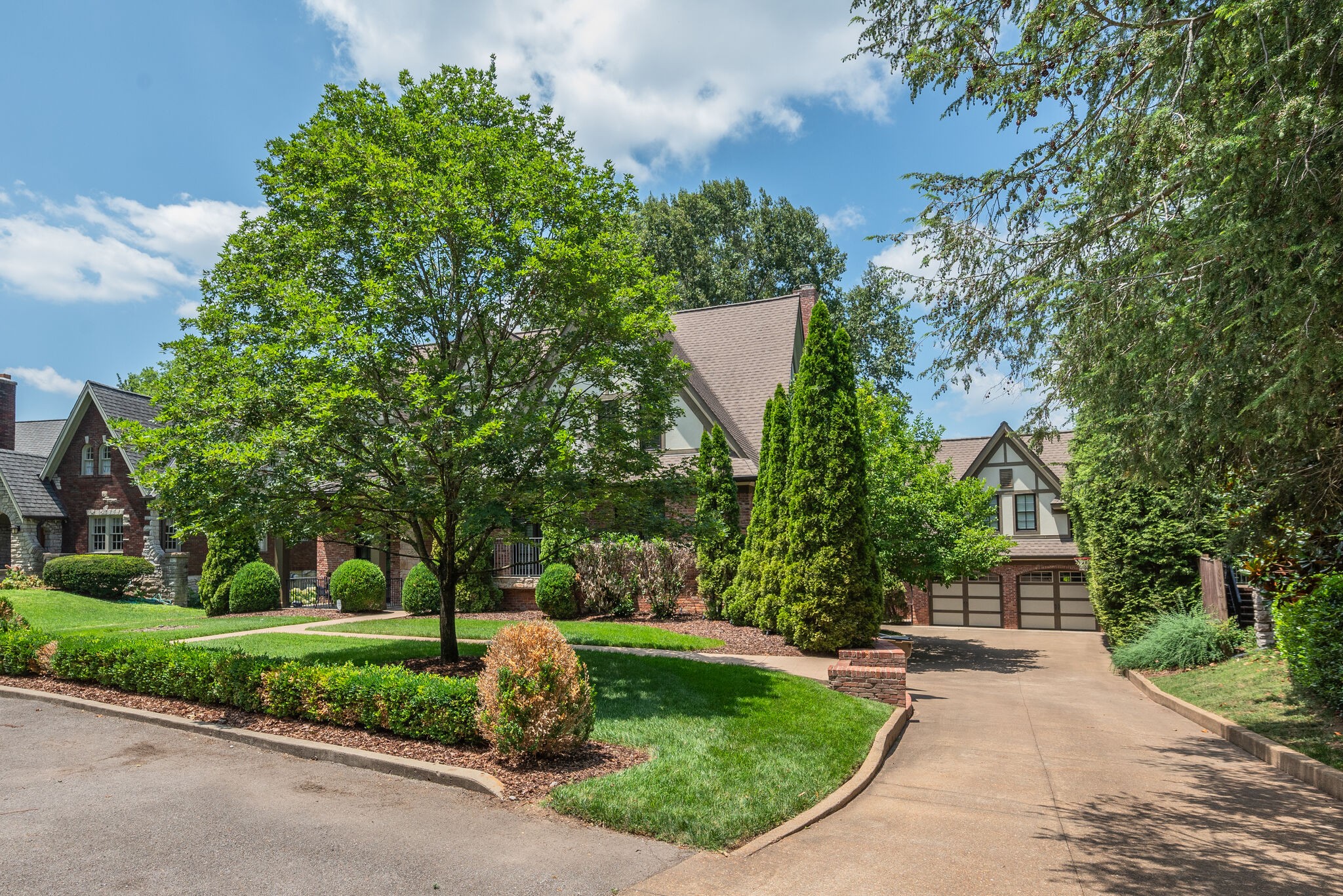 221 Mockingbird Rd