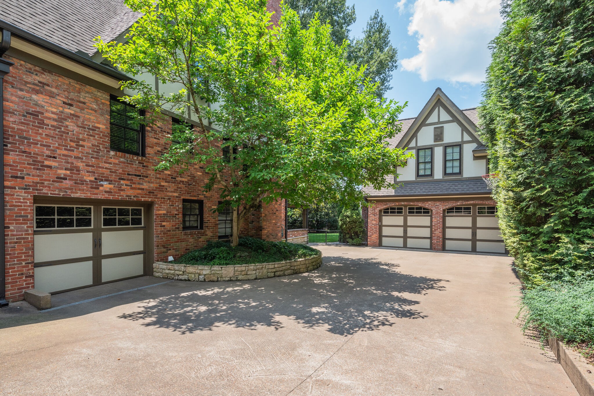221 Mockingbird Rd