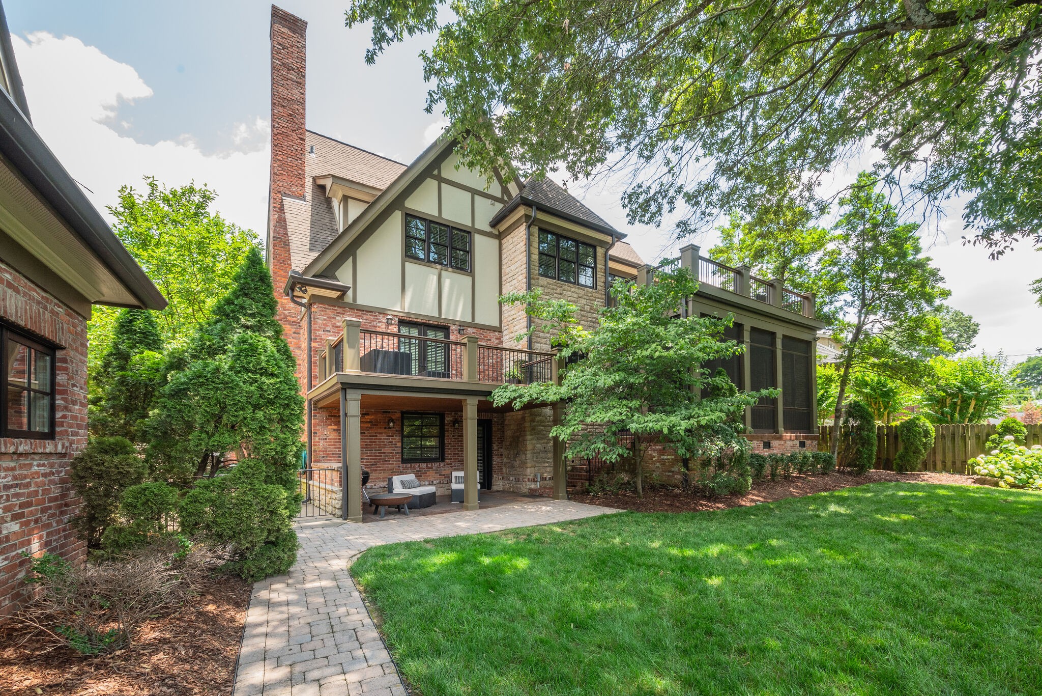 221 Mockingbird Rd