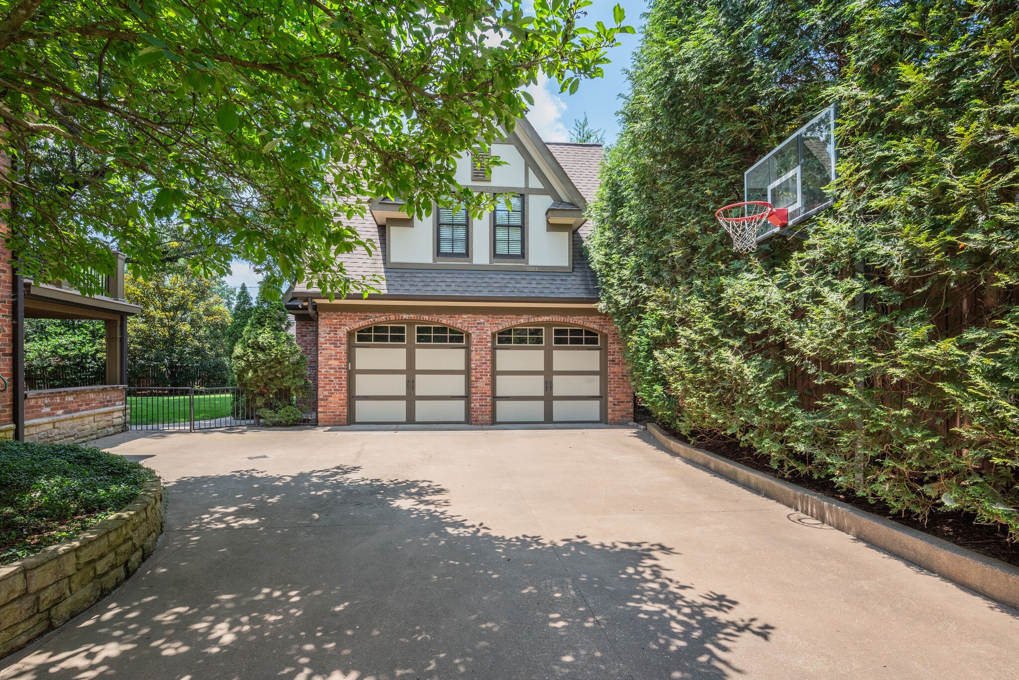 221 Mockingbird Rd