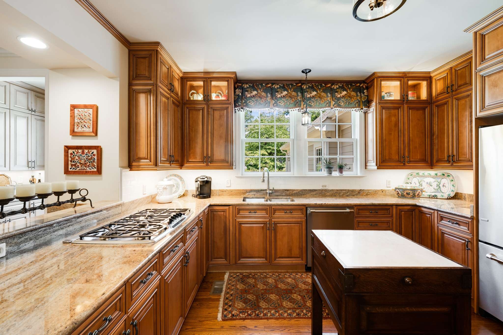 1520 Graybar Ln