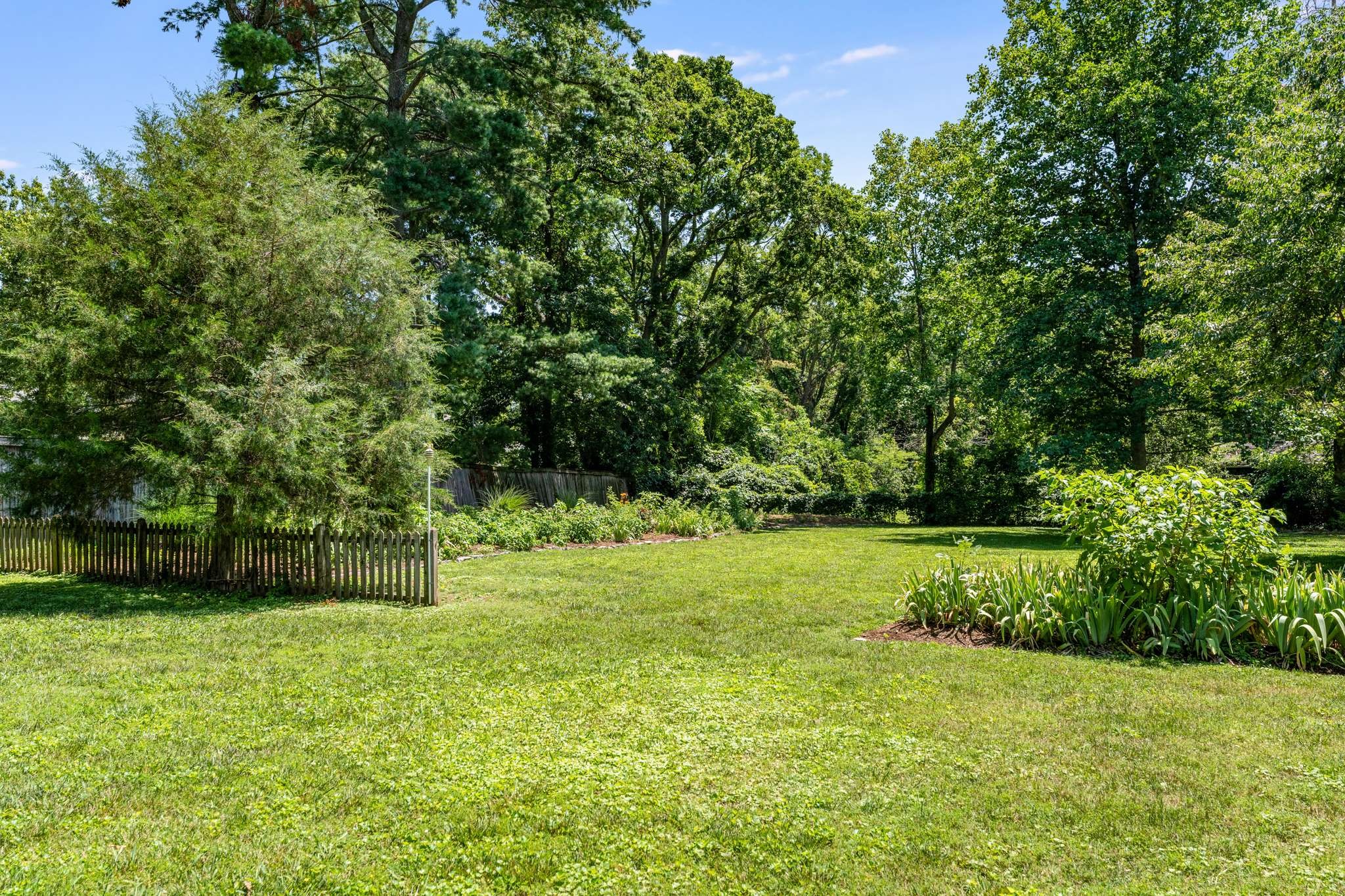 1520 Graybar Ln
