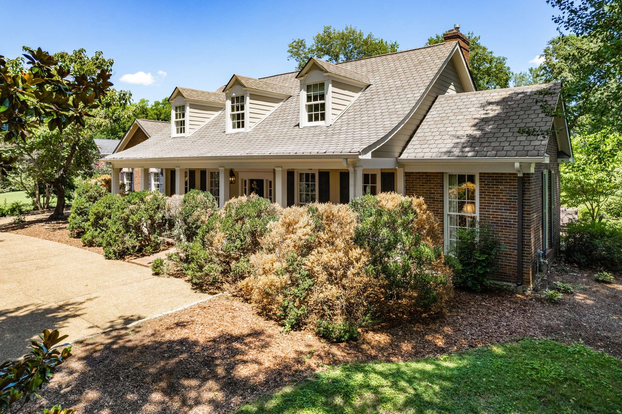 1520 Graybar Ln