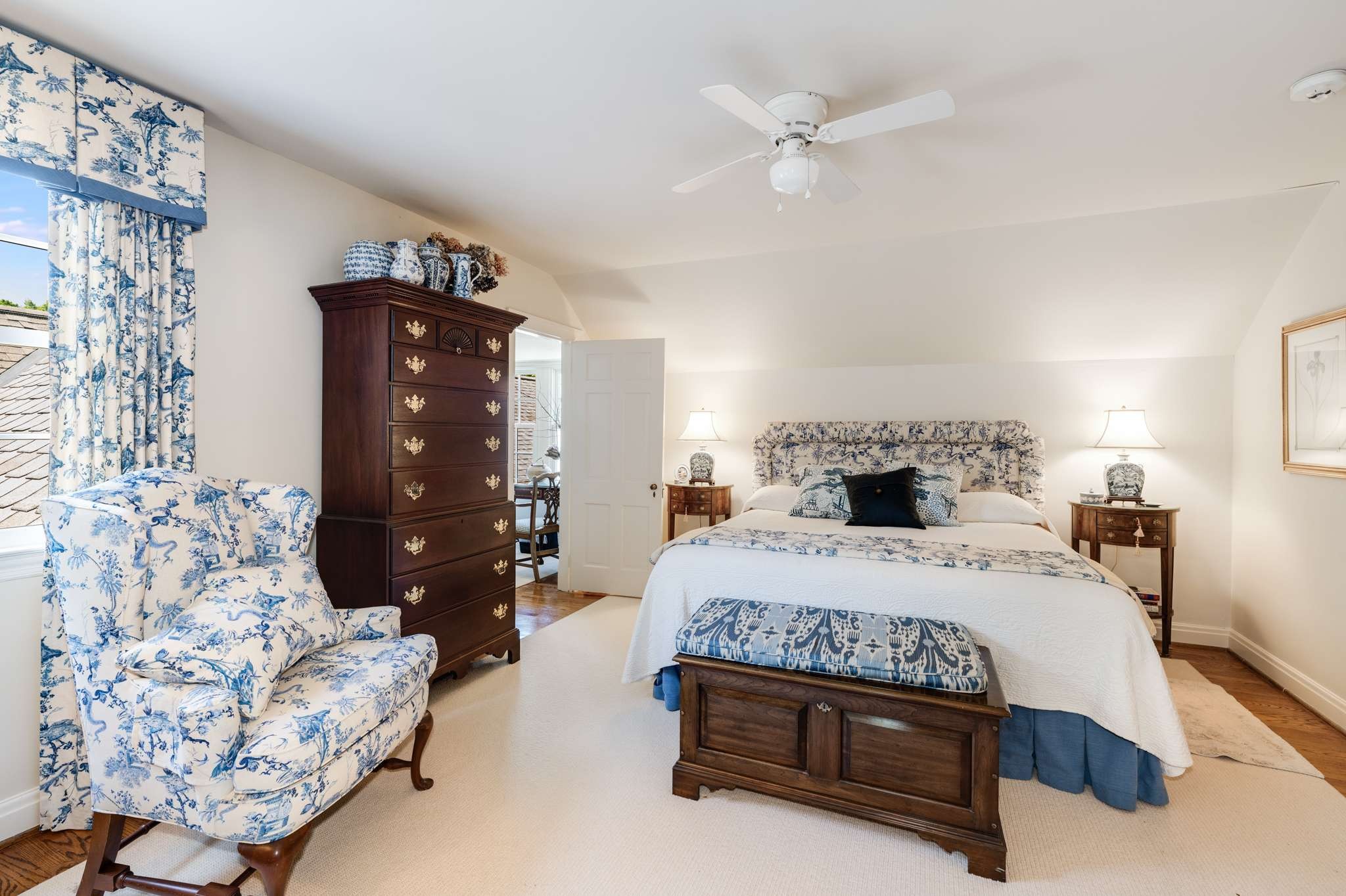 1520 Graybar Ln