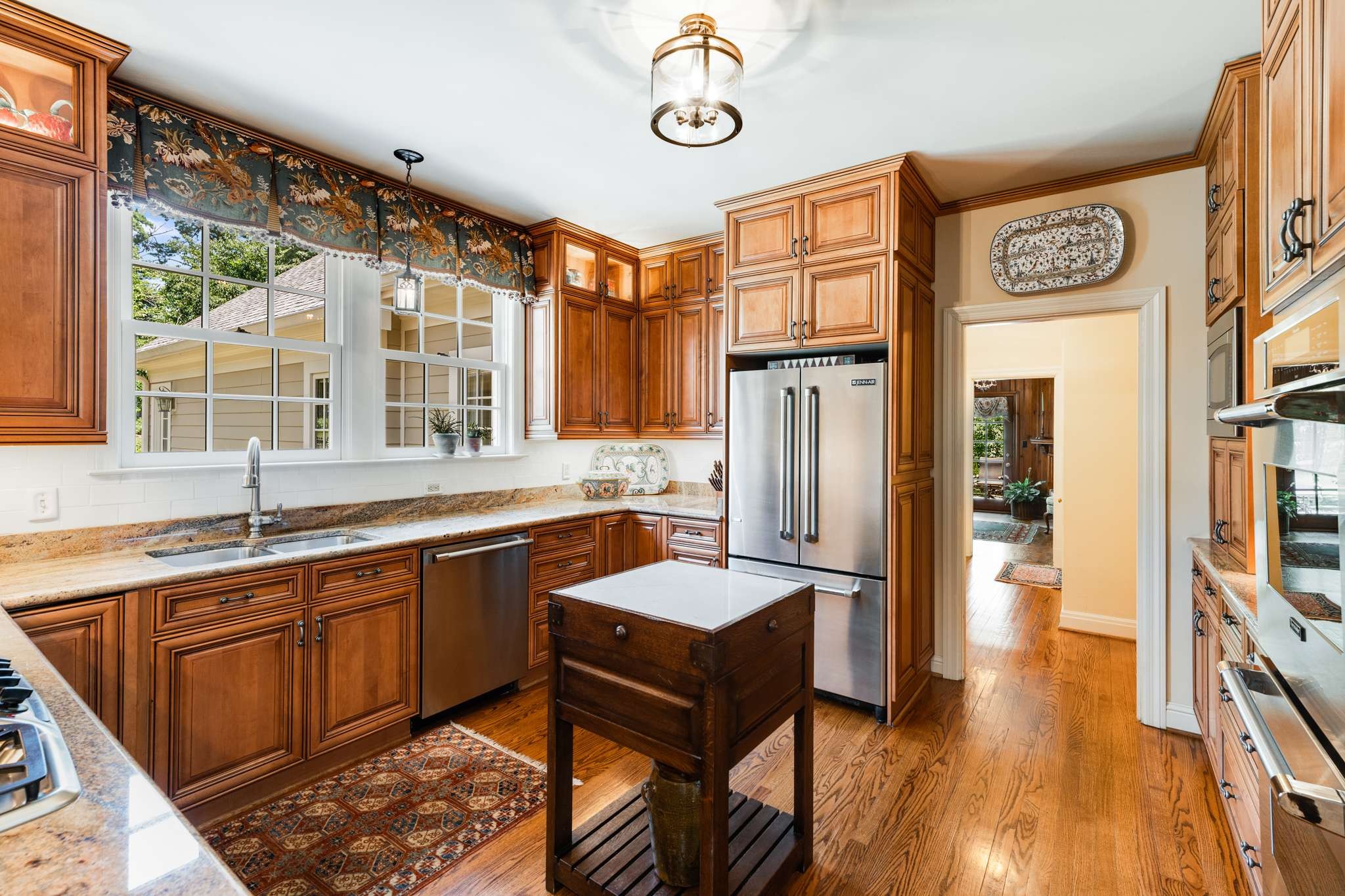 1520 Graybar Ln