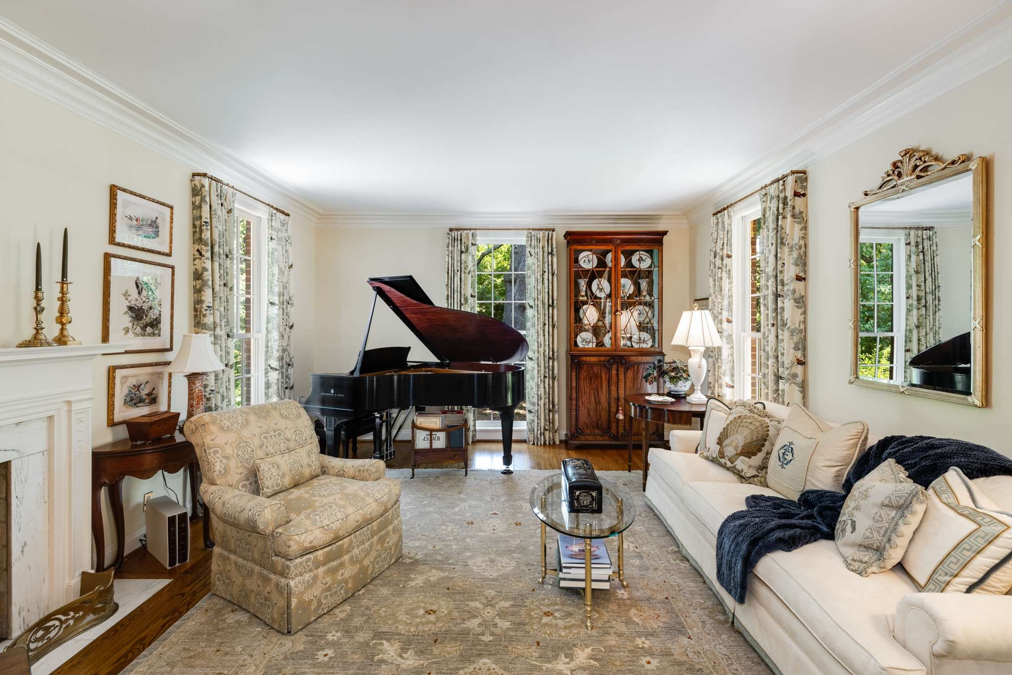 1520 Graybar Ln