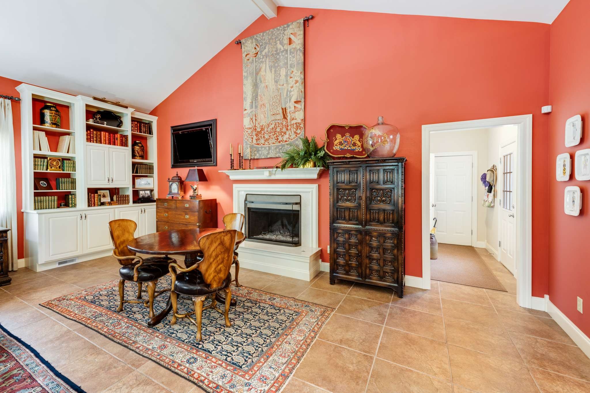 1520 Graybar Ln