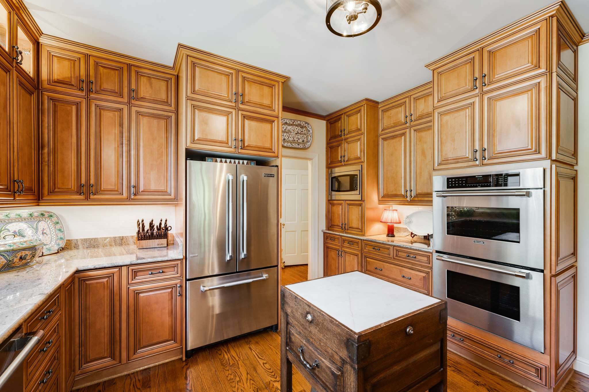 1520 Graybar Ln