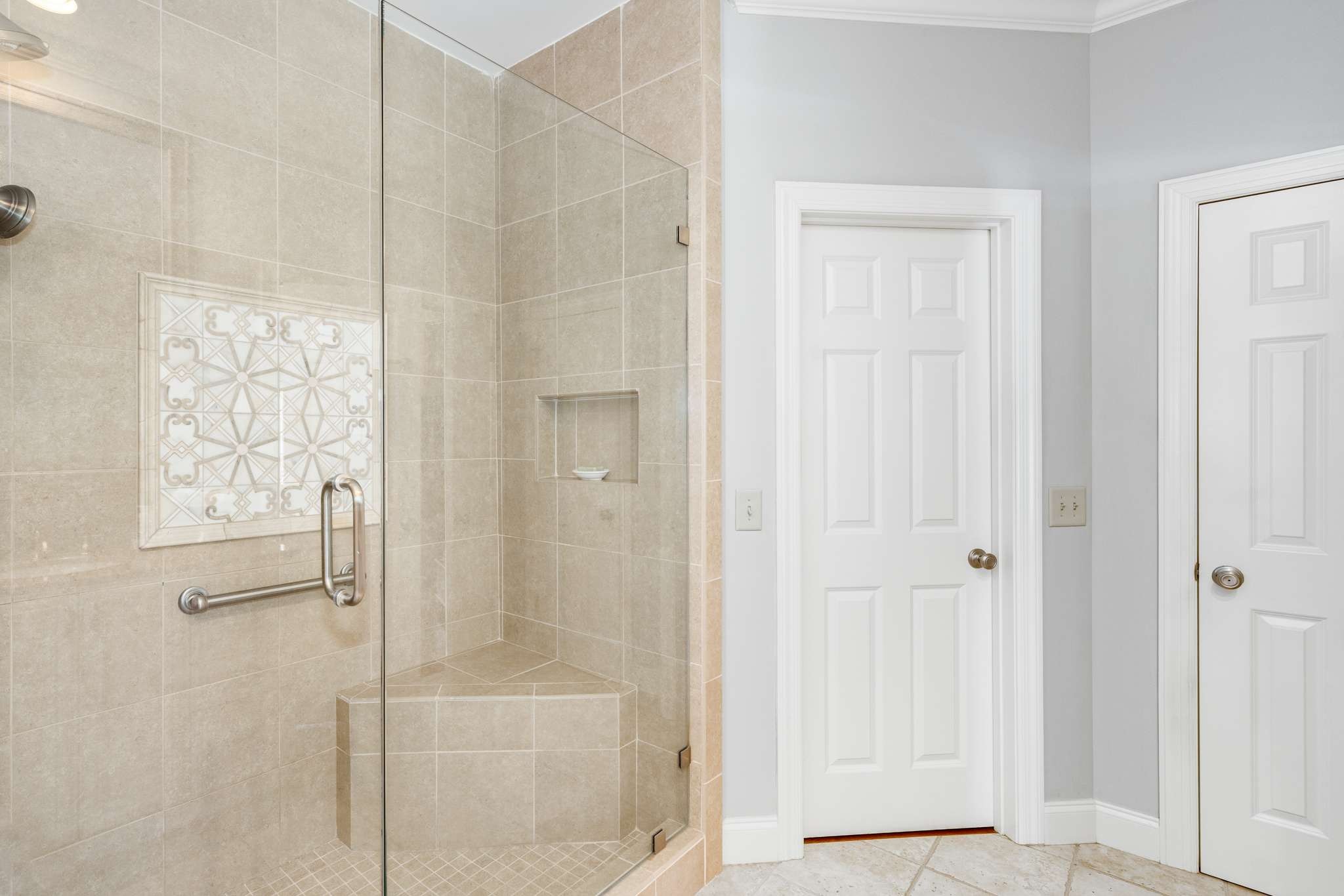 1520 Graybar Ln
