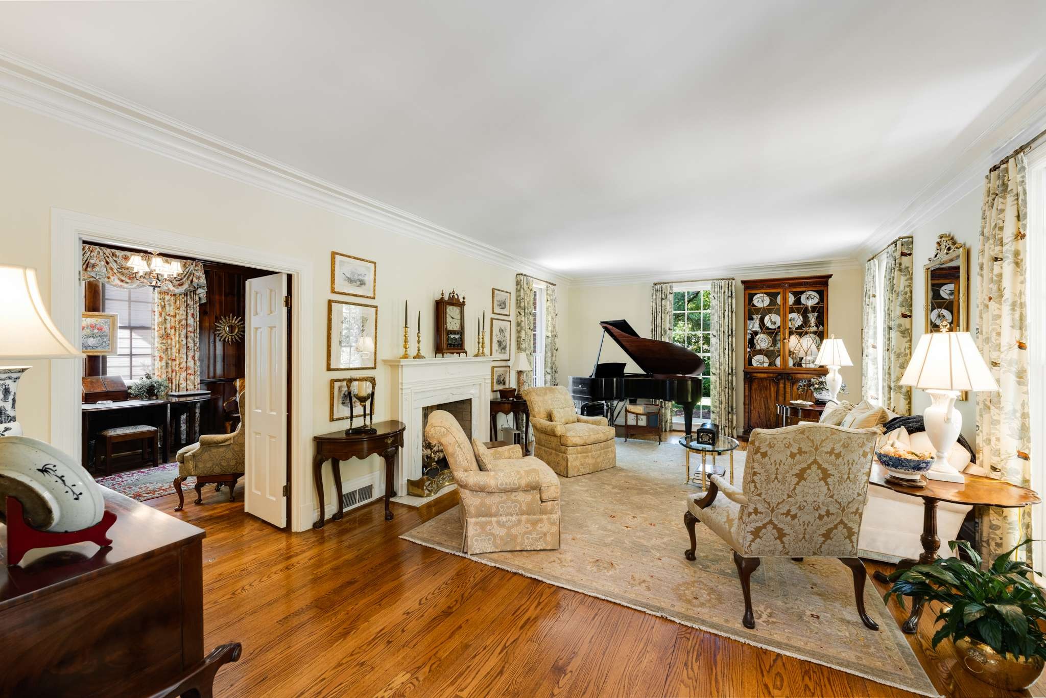 1520 Graybar Ln