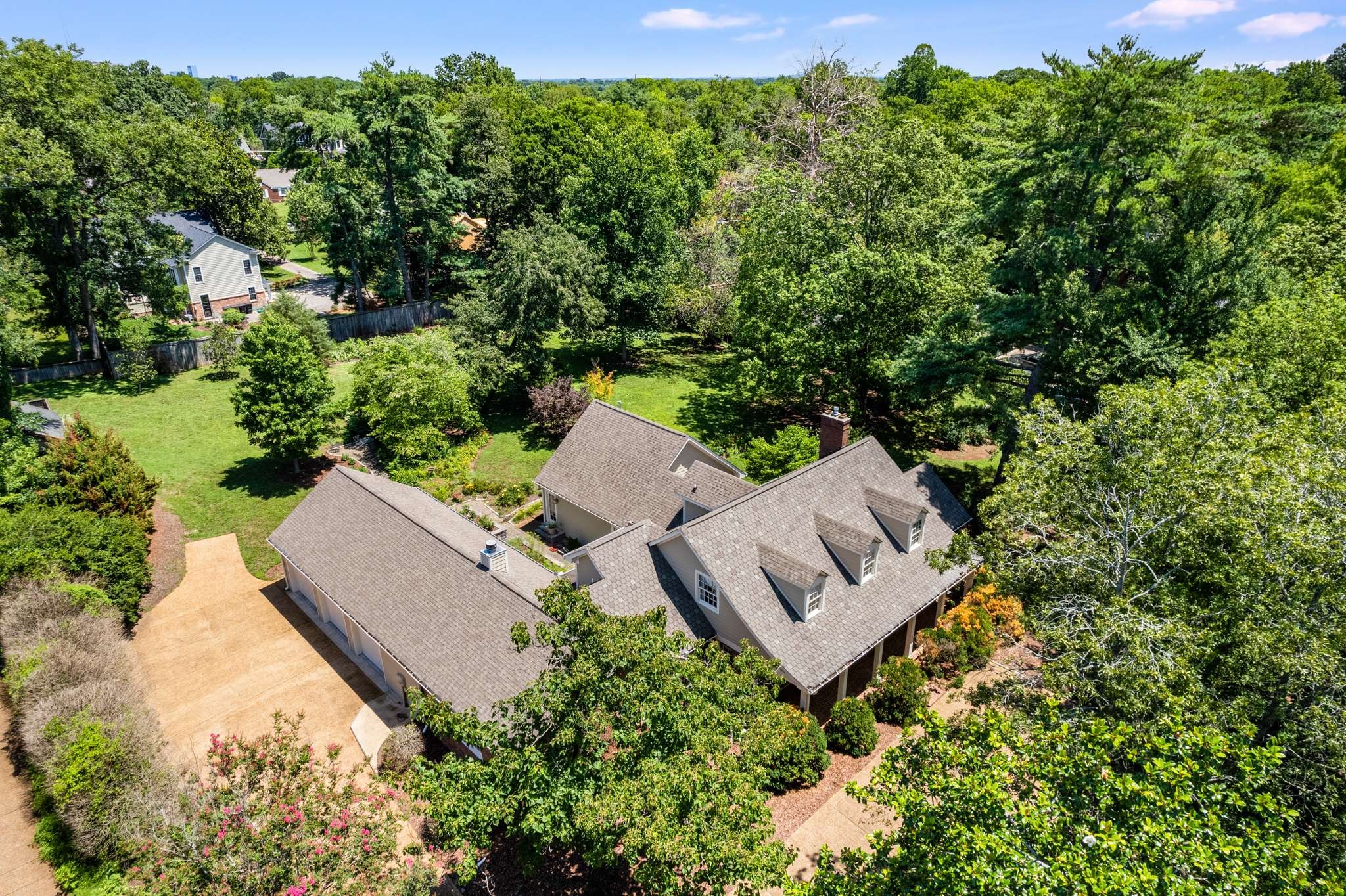 1520 Graybar Ln