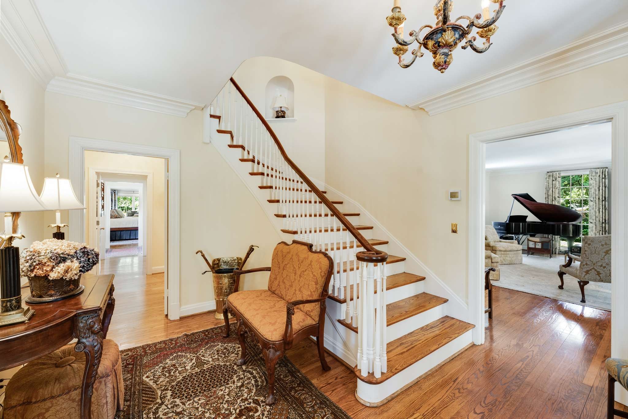 1520 Graybar Ln