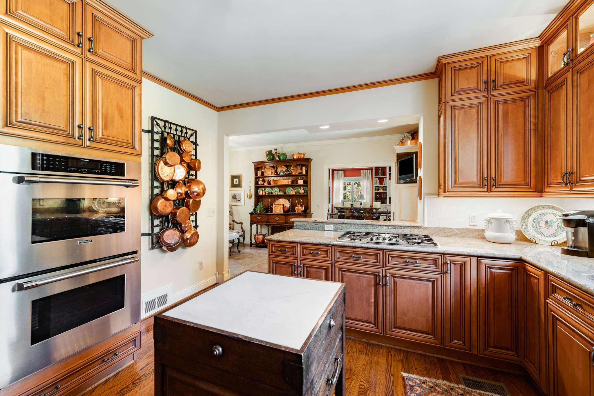 1520 Graybar Ln