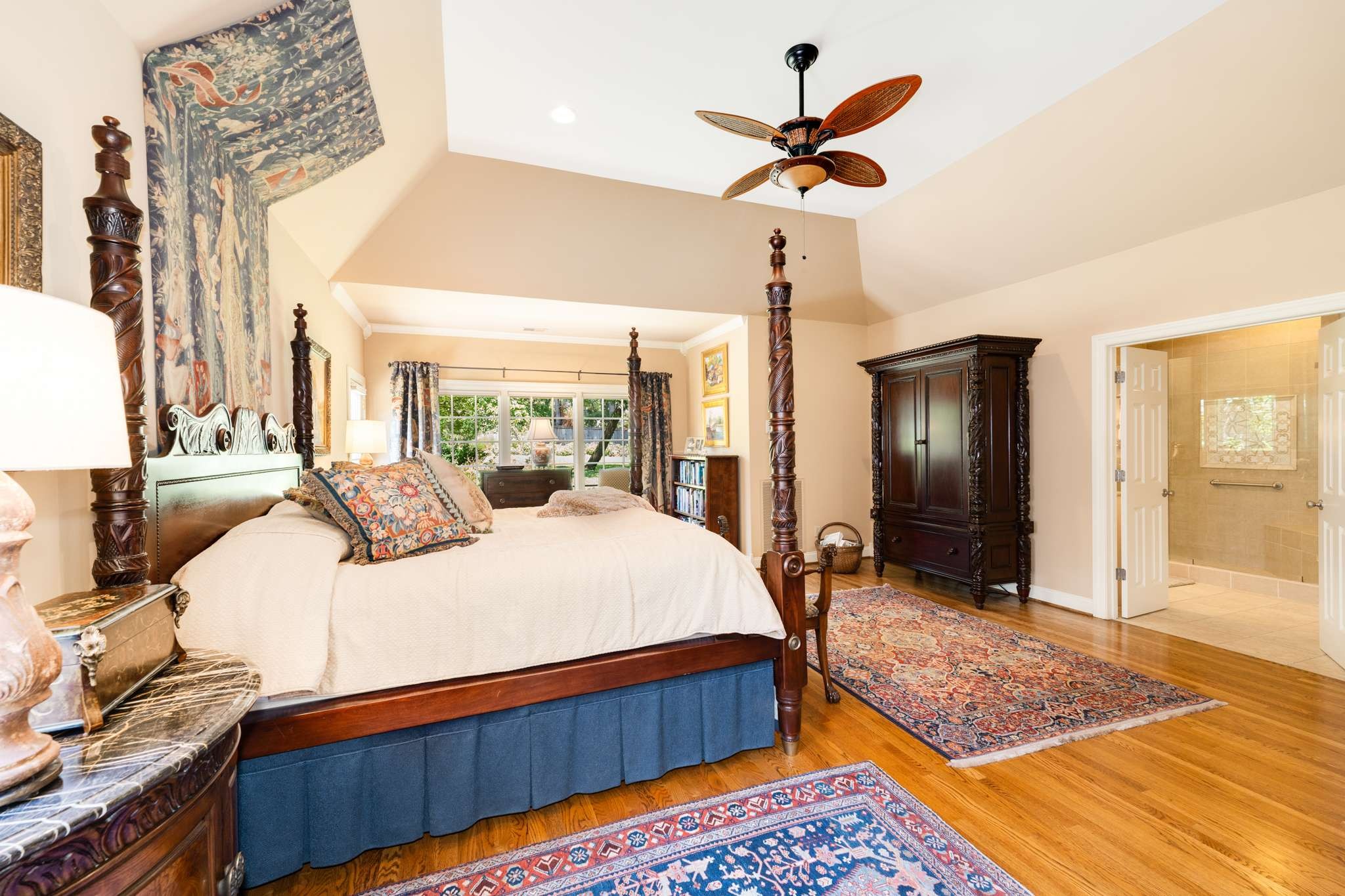 1520 Graybar Ln