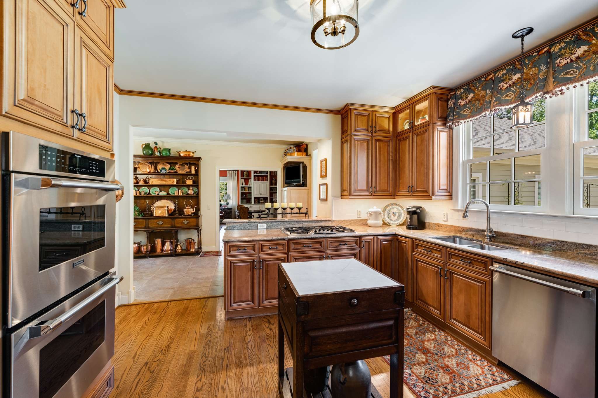 1520 Graybar Ln