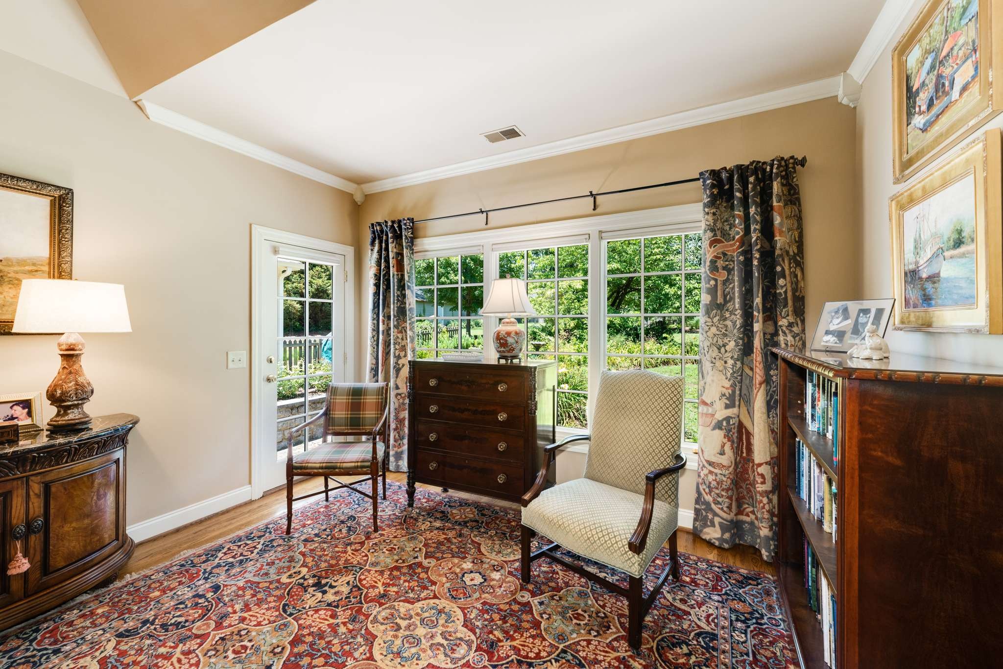 1520 Graybar Ln