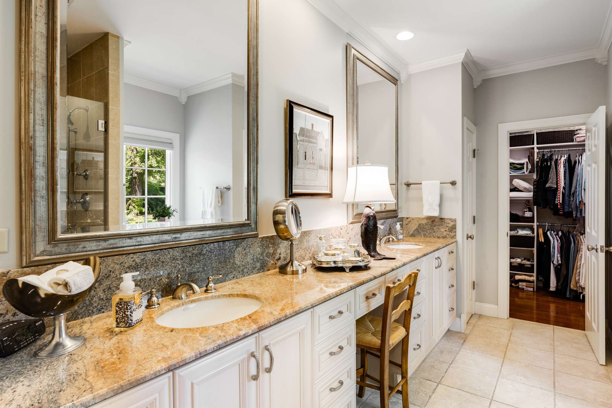 1520 Graybar Ln