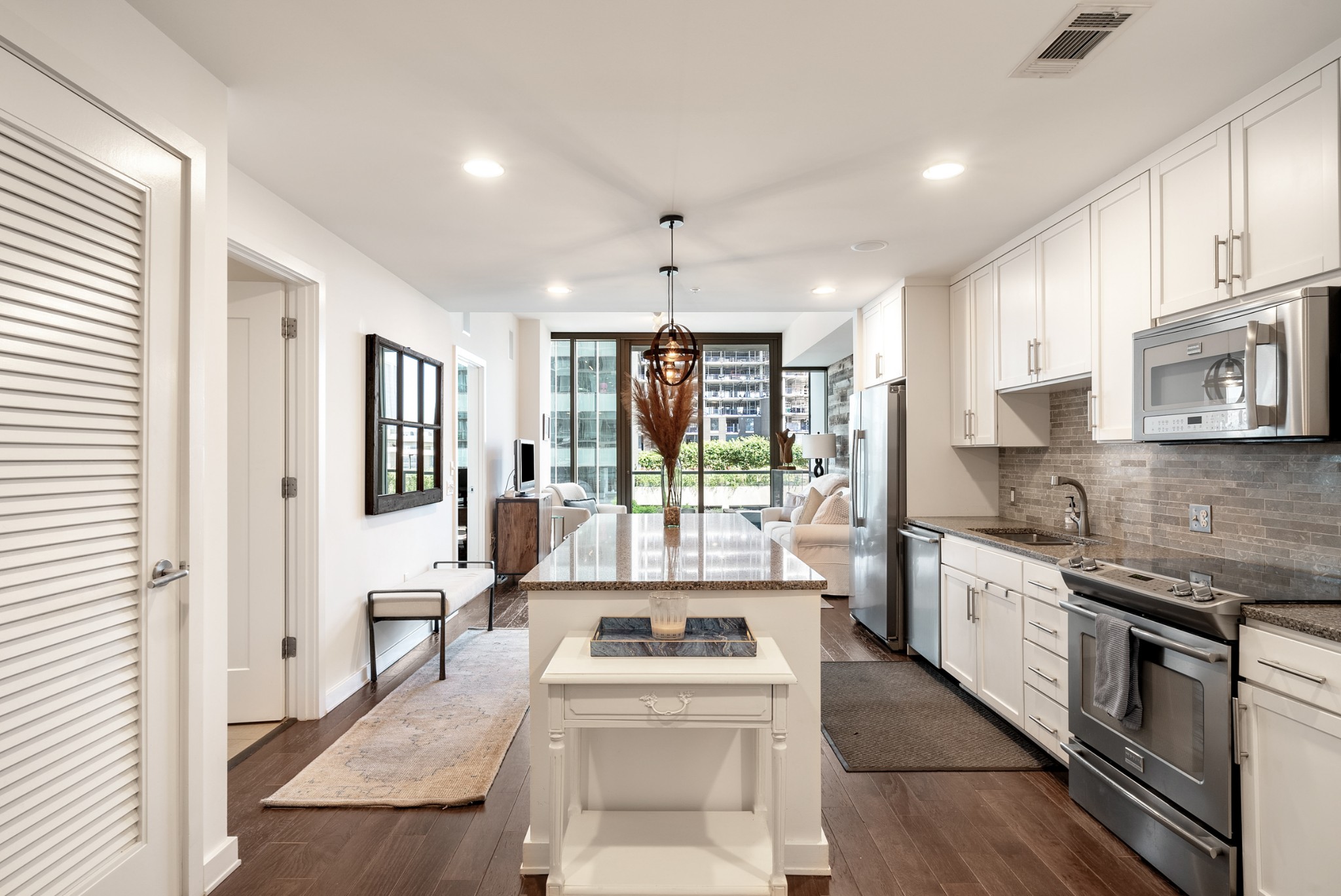 1212 Laurel St Unit: 606