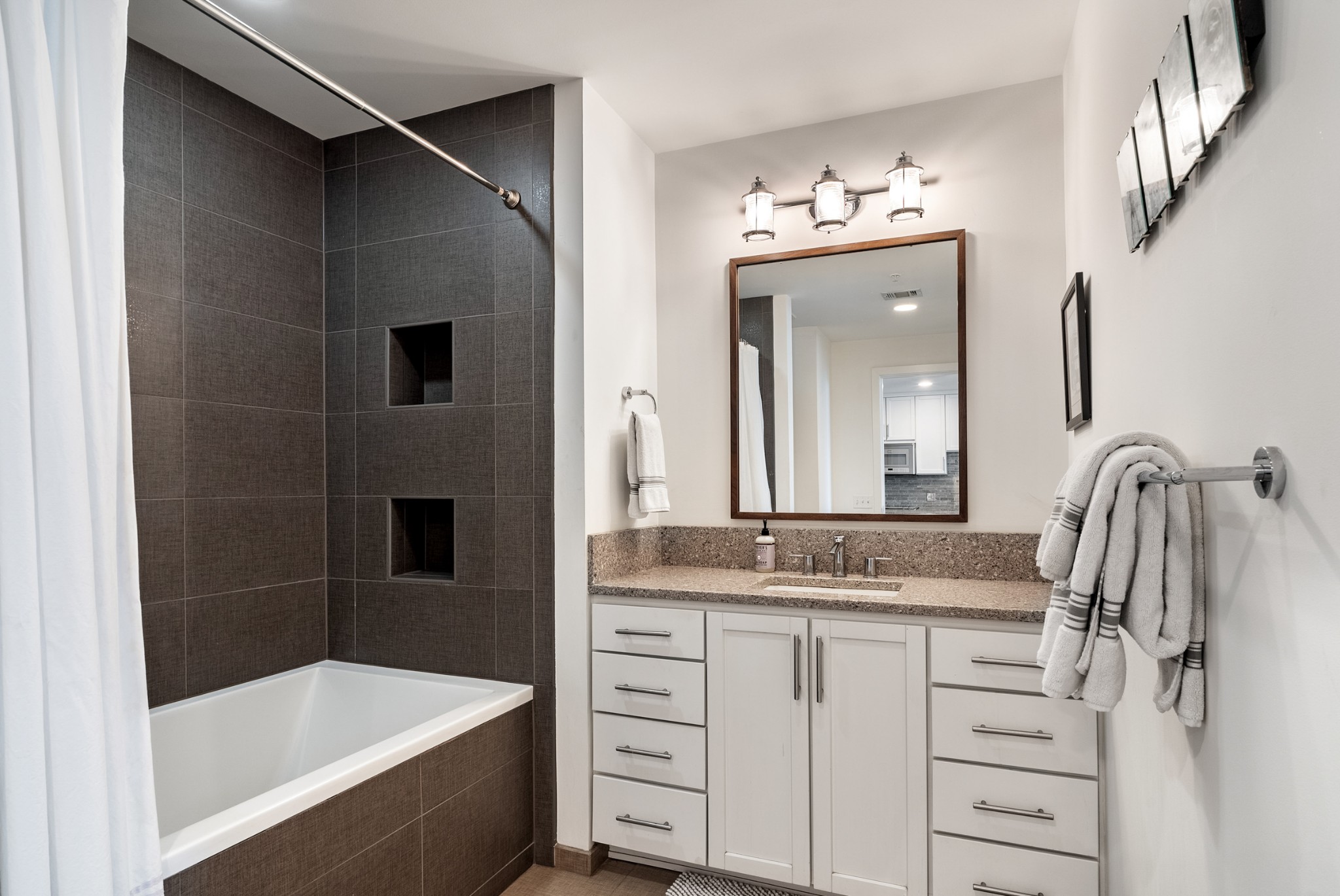 1212 Laurel St Unit: 606