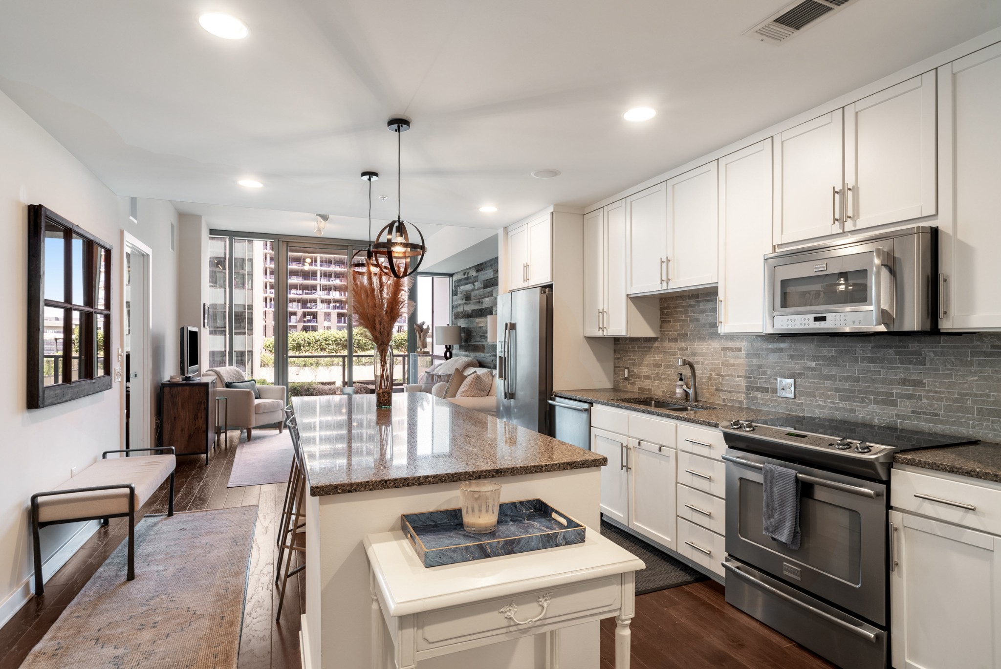 1212 Laurel St Unit: 606