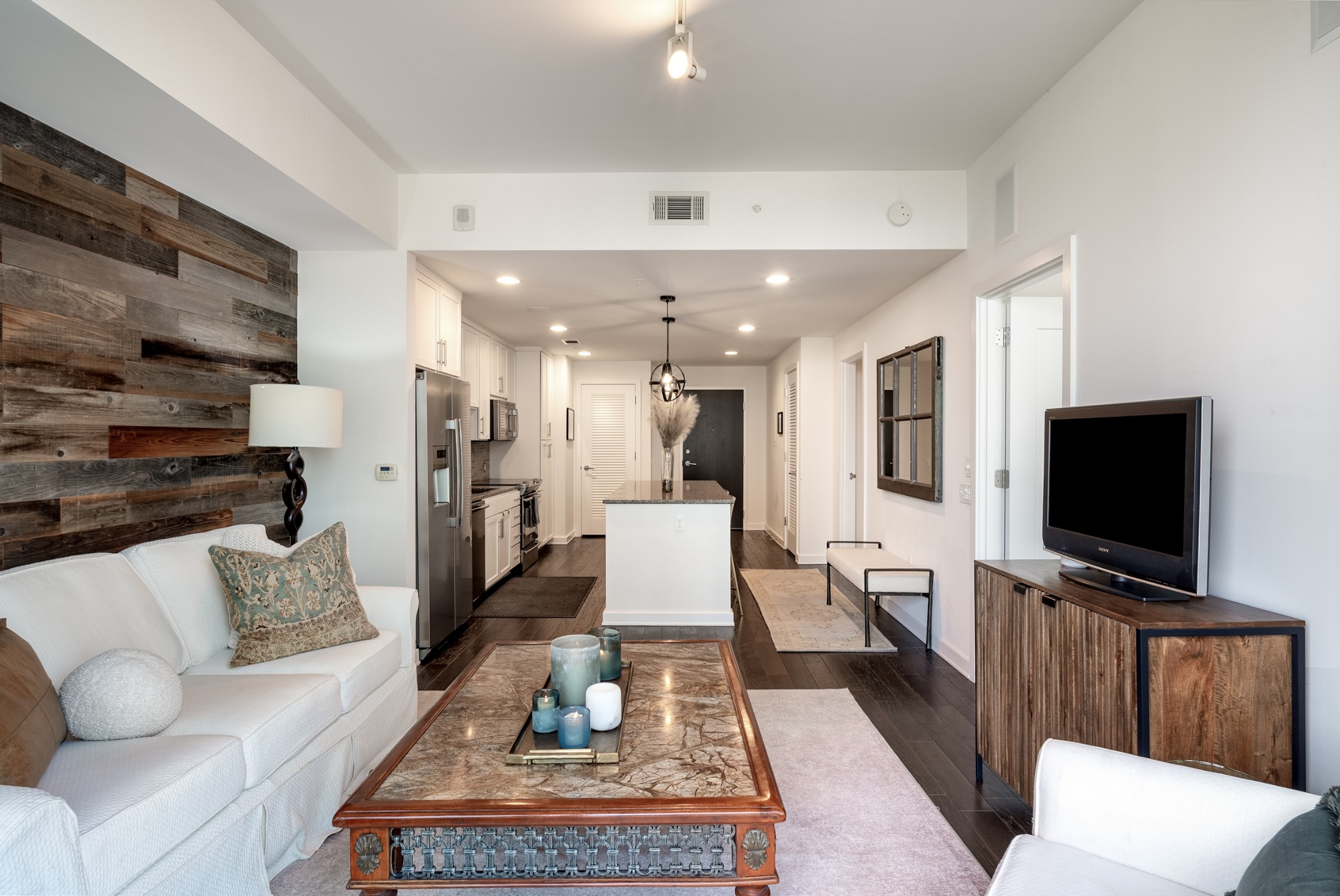 1212 Laurel St Unit: 606