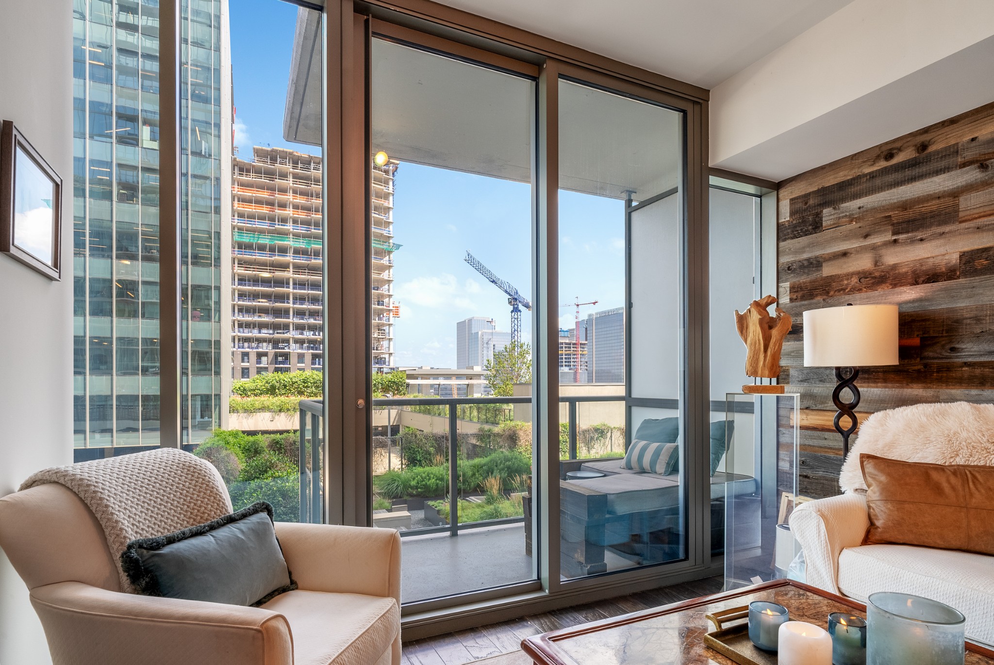 1212 Laurel St Unit: 606