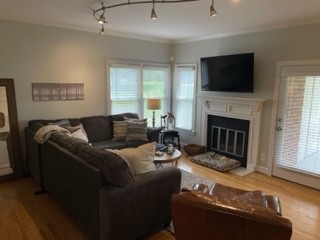 210 Boxmere Pl