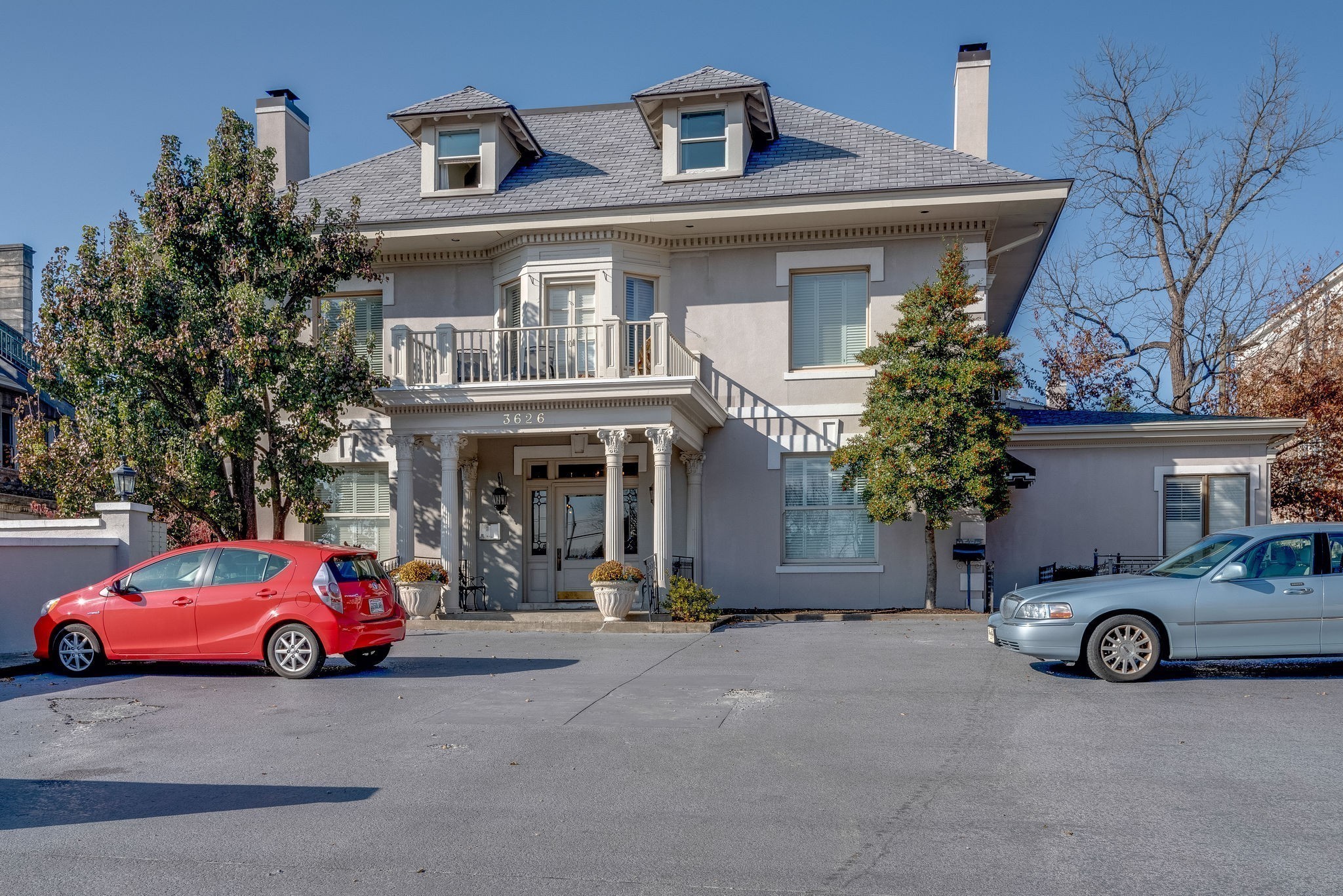 3626 West End Ave Unit: 202