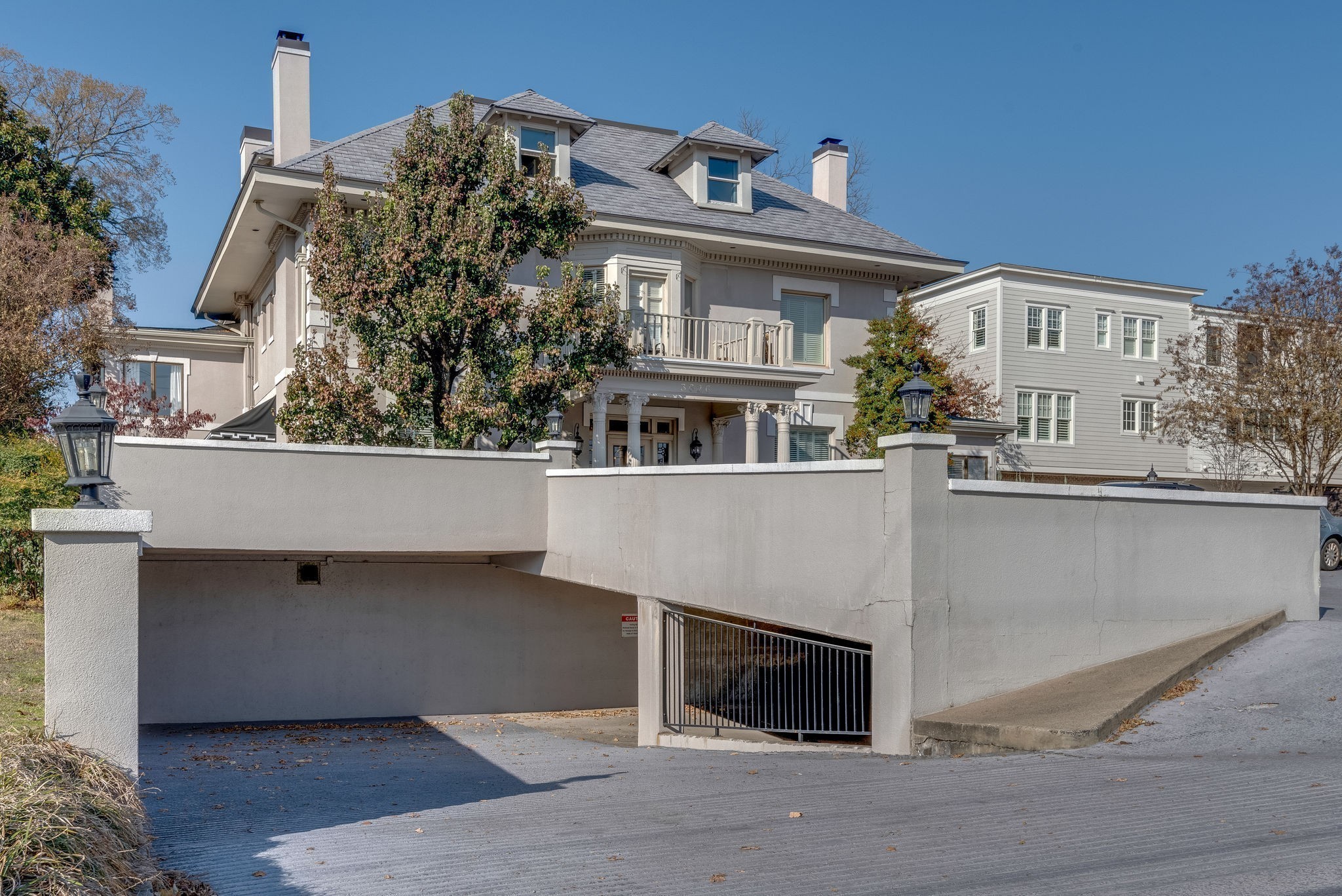 3626 West End Ave Unit: 202