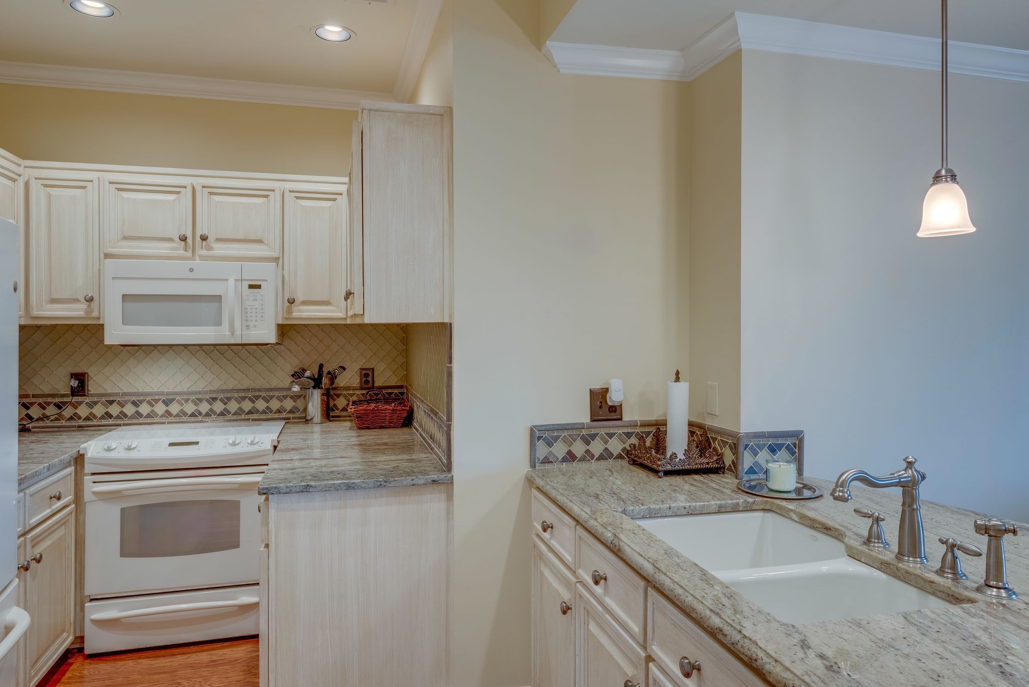 3626 West End Ave Unit: 202