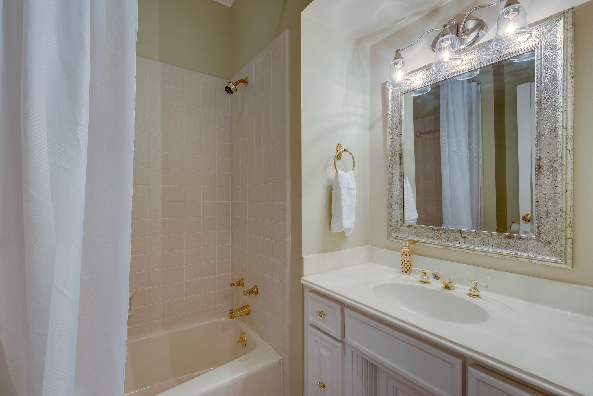 3626 West End Ave Unit: 202