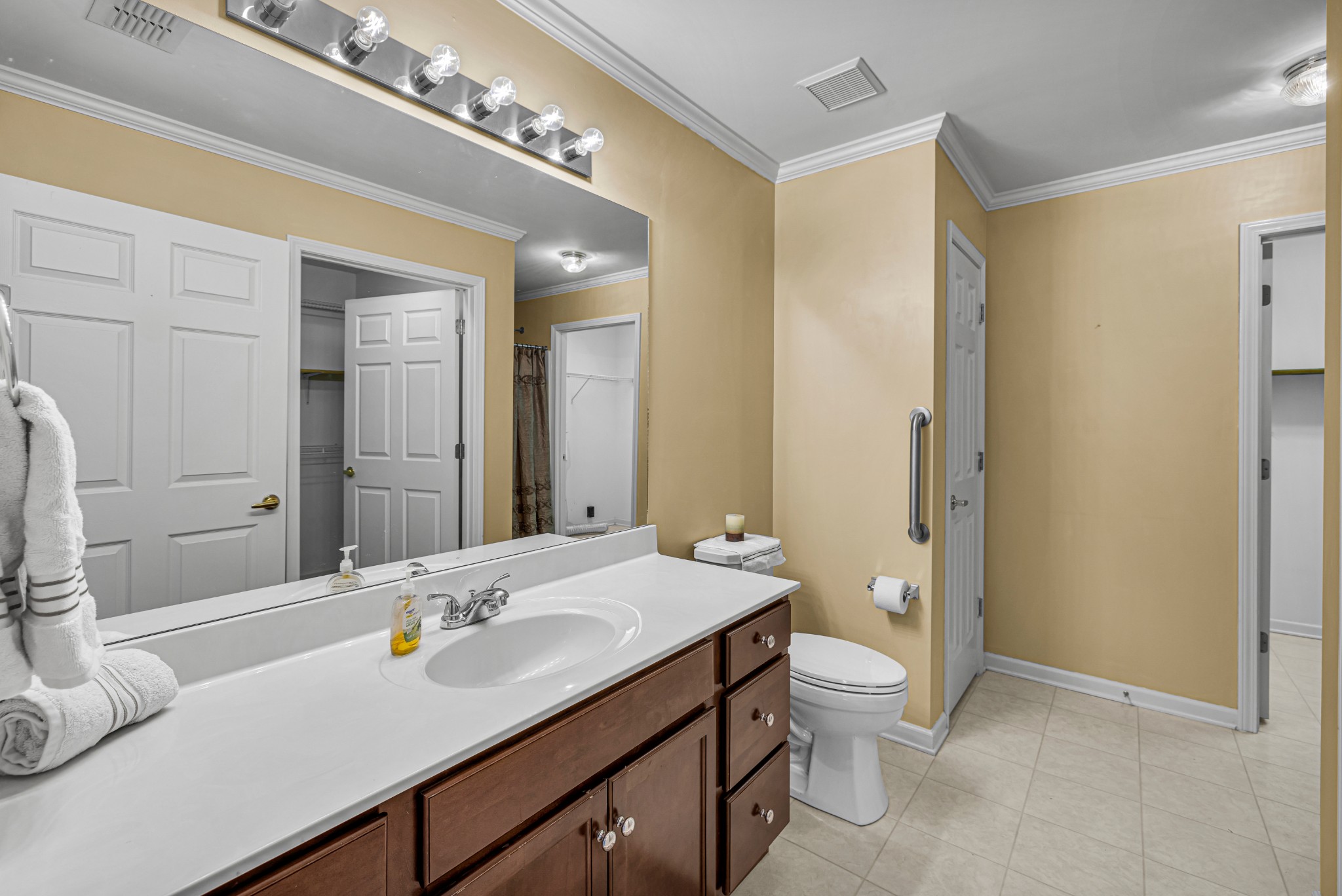 528 Village Green Cir