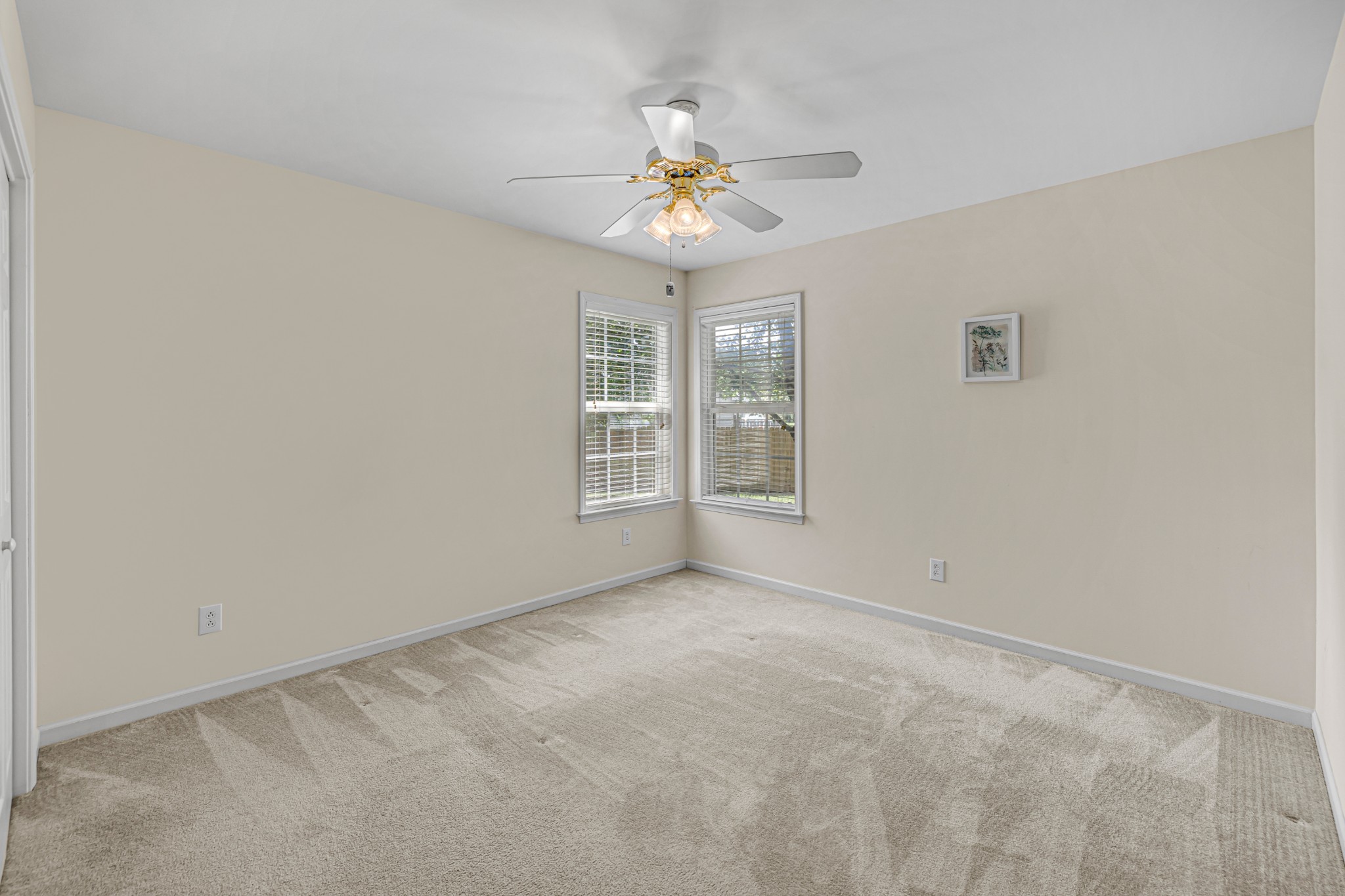 528 Village Green Cir