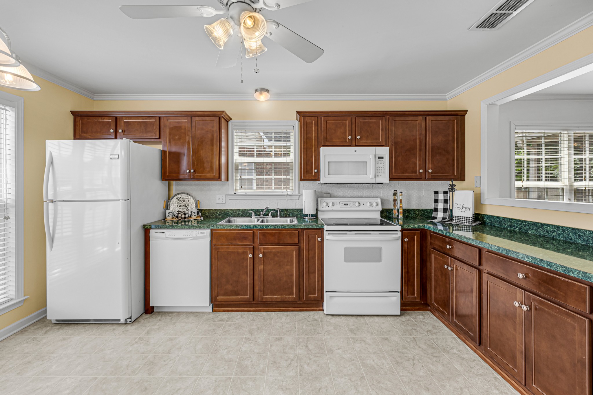 528 Village Green Cir
