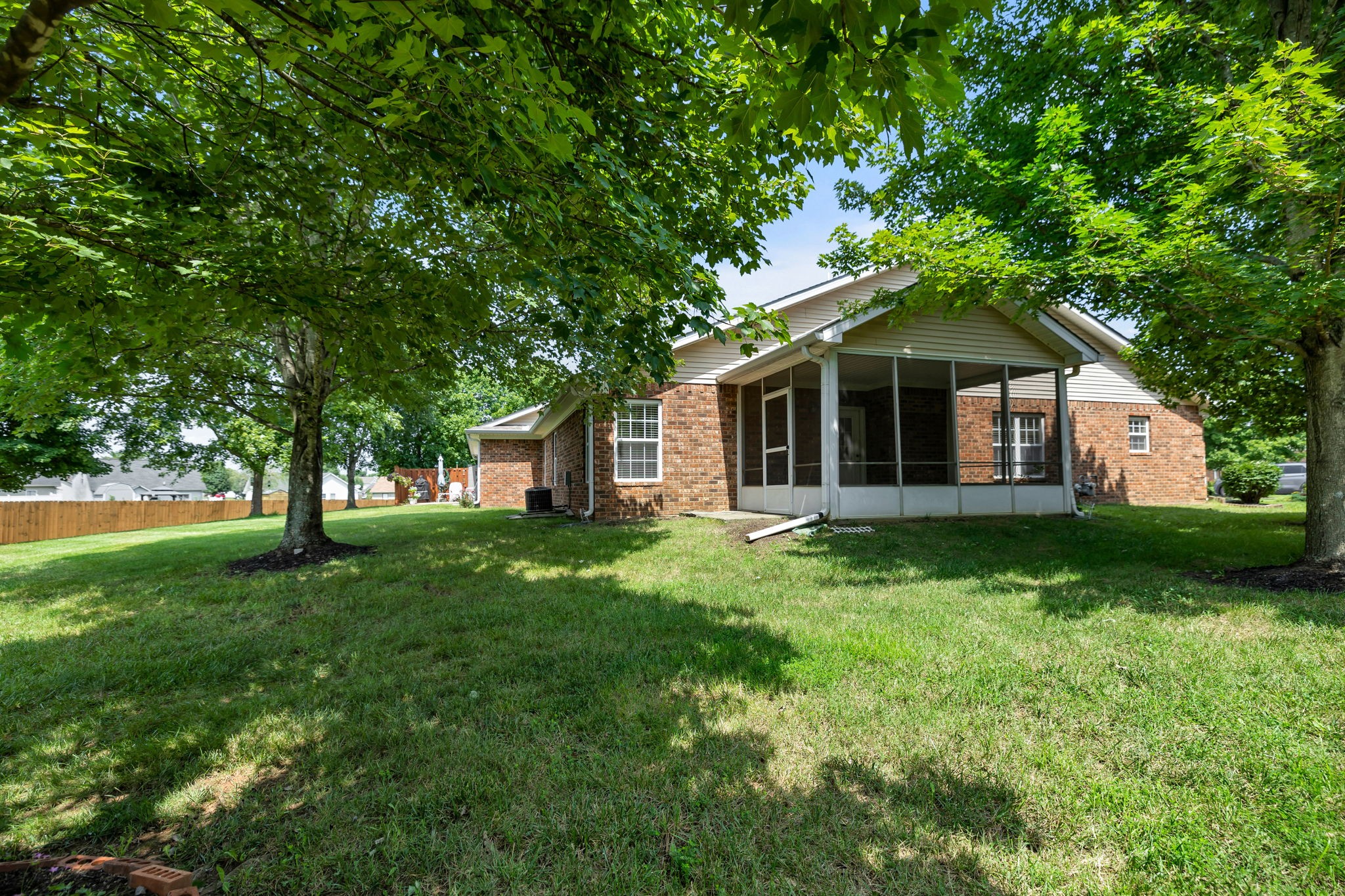 528 Village Green Cir
