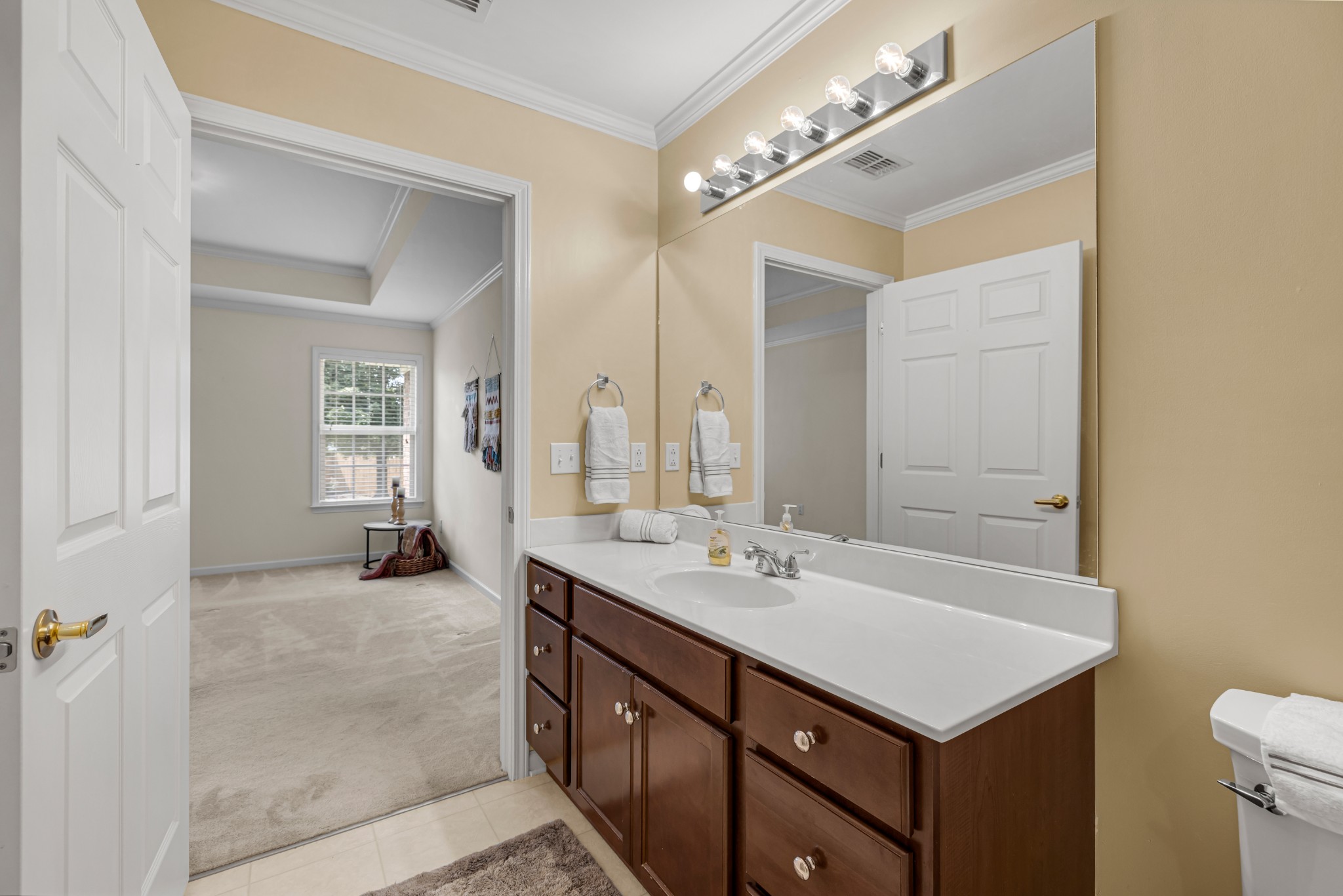 528 Village Green Cir