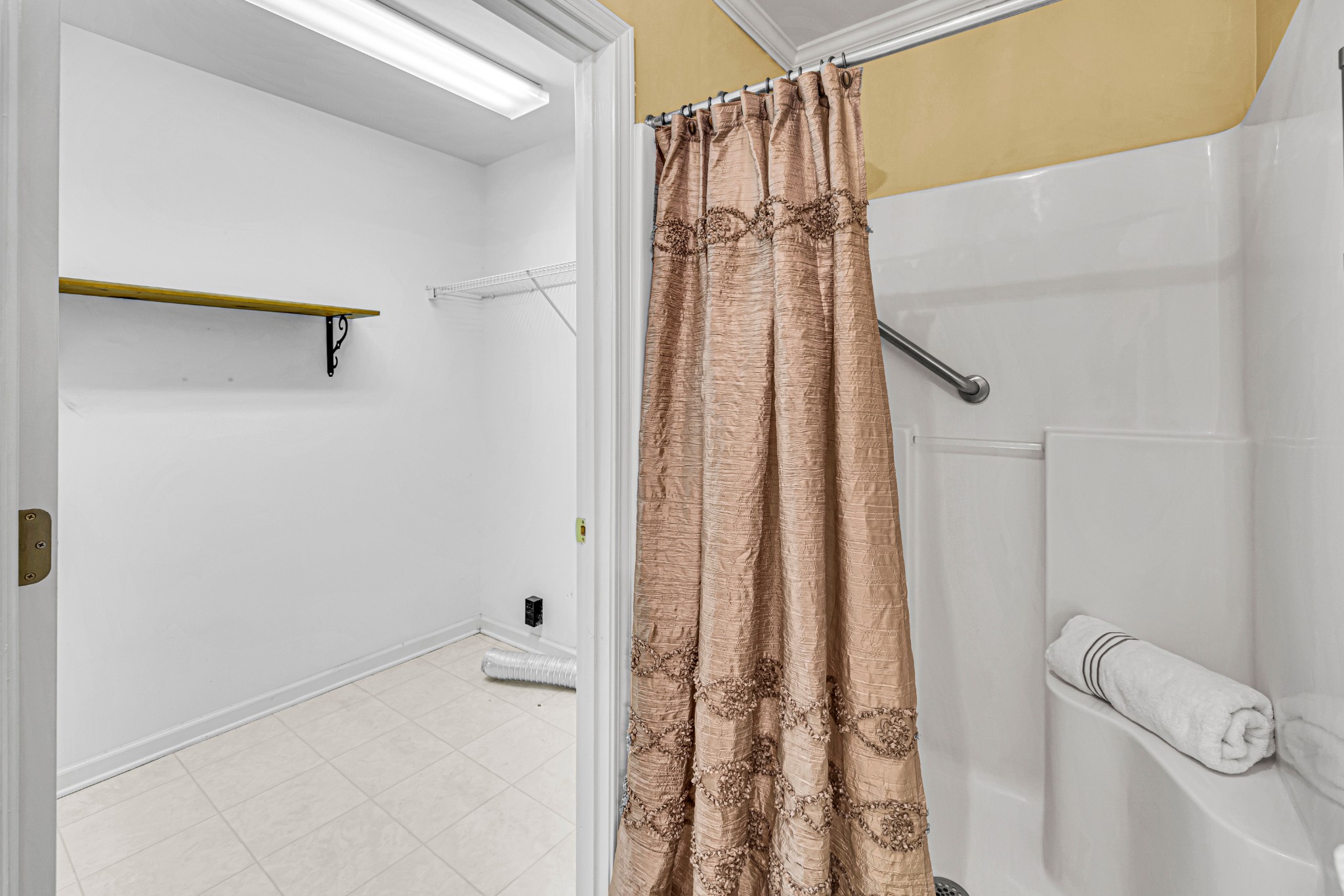 528 Village Green Cir