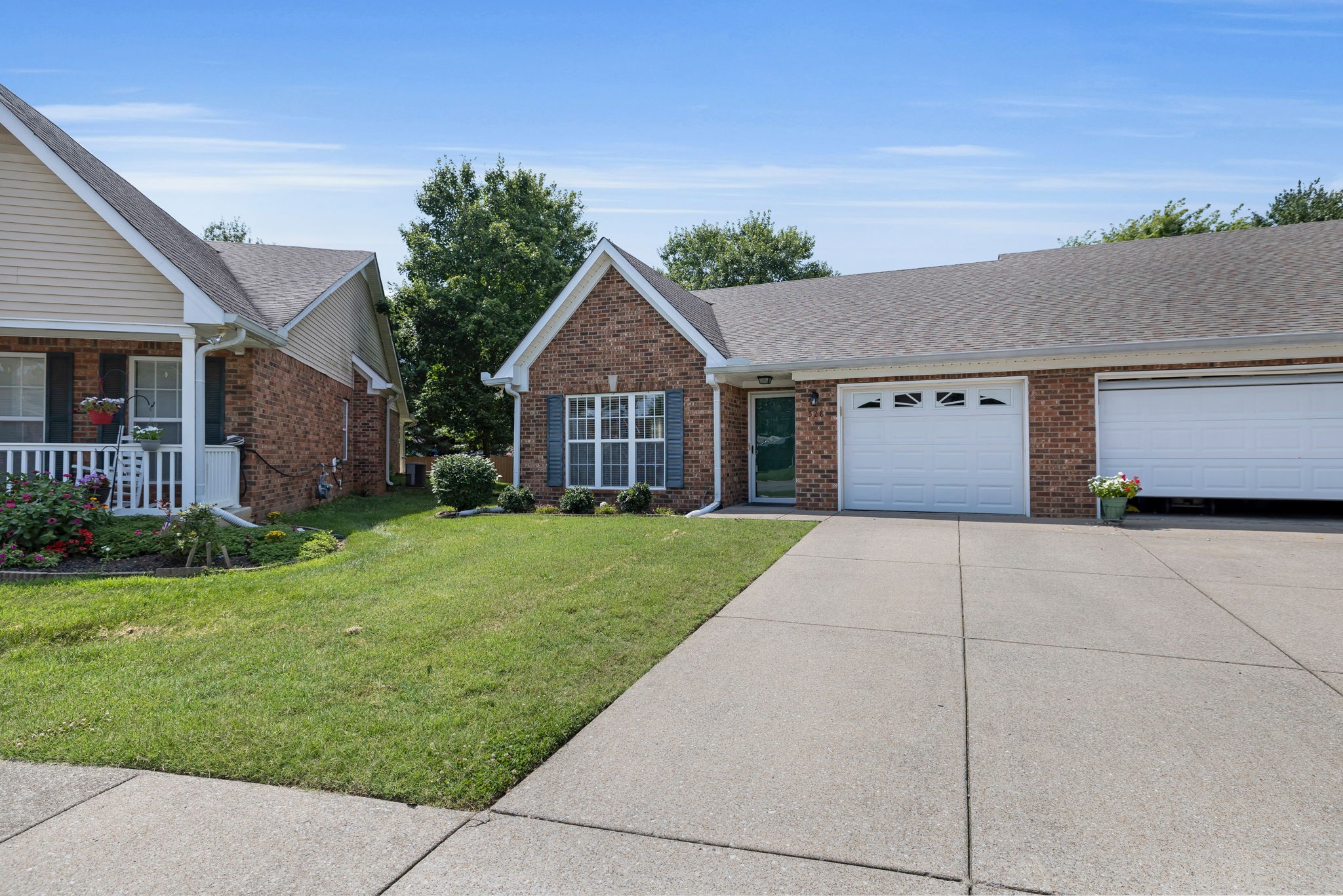 528 Village Green Cir