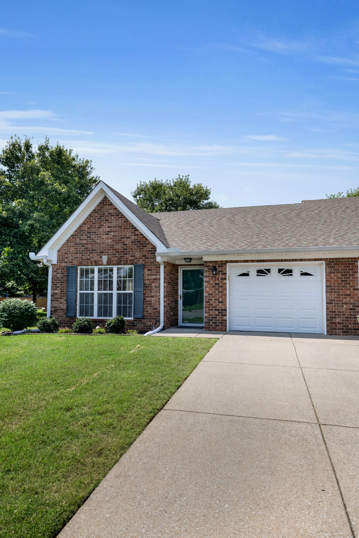 528 Village Green Cir