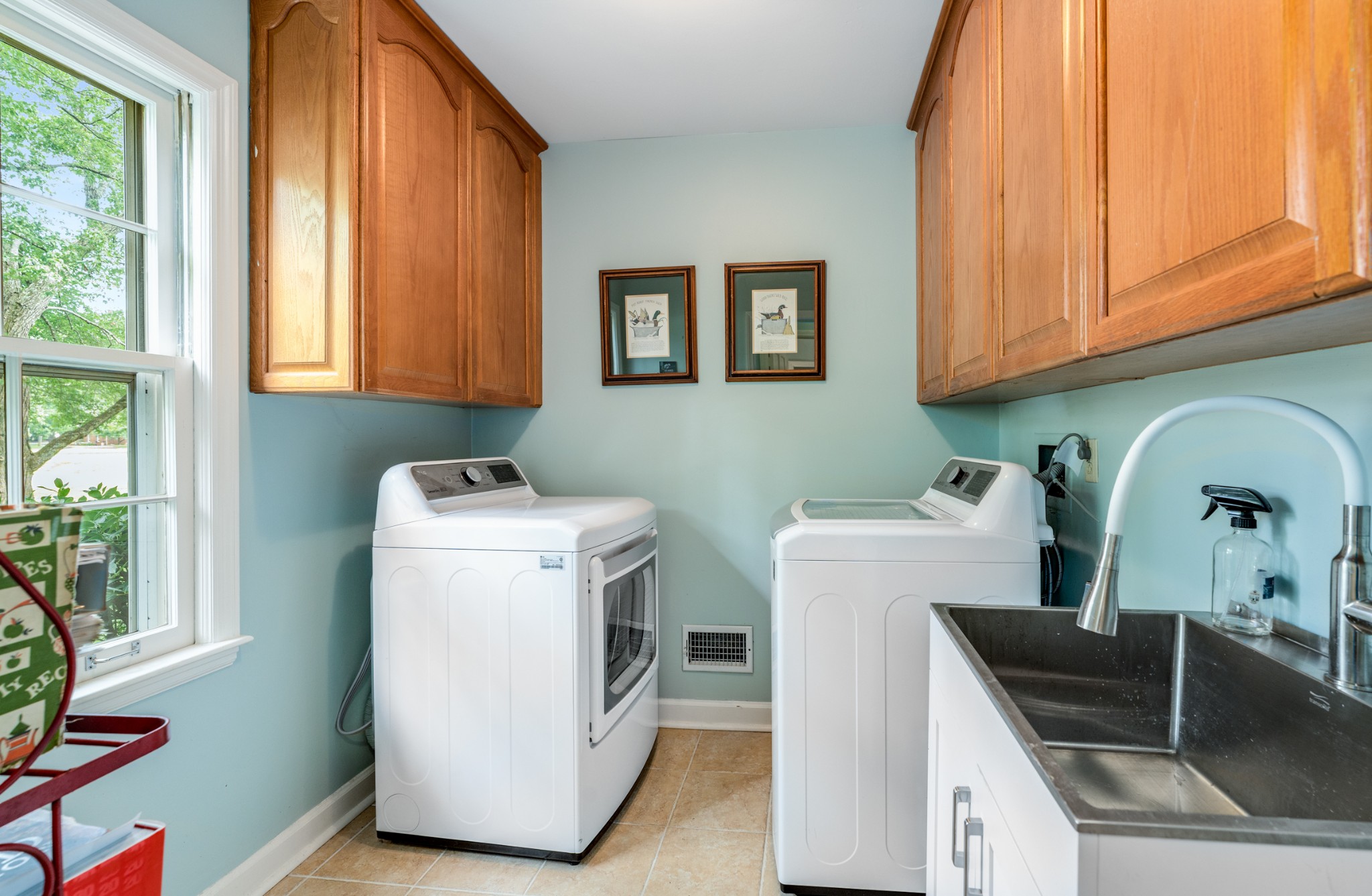 307 River Oaks Rd