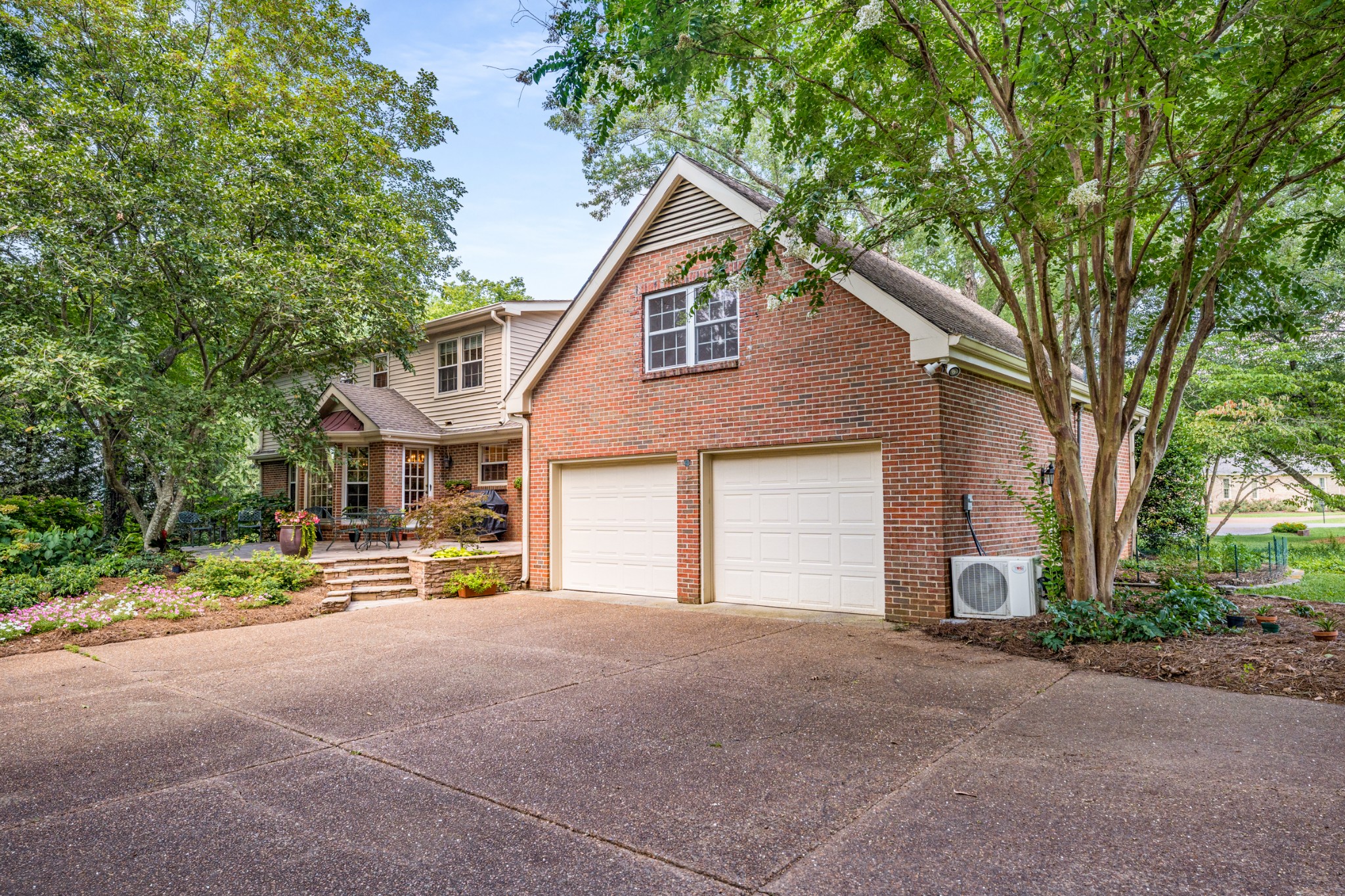 307 River Oaks Rd