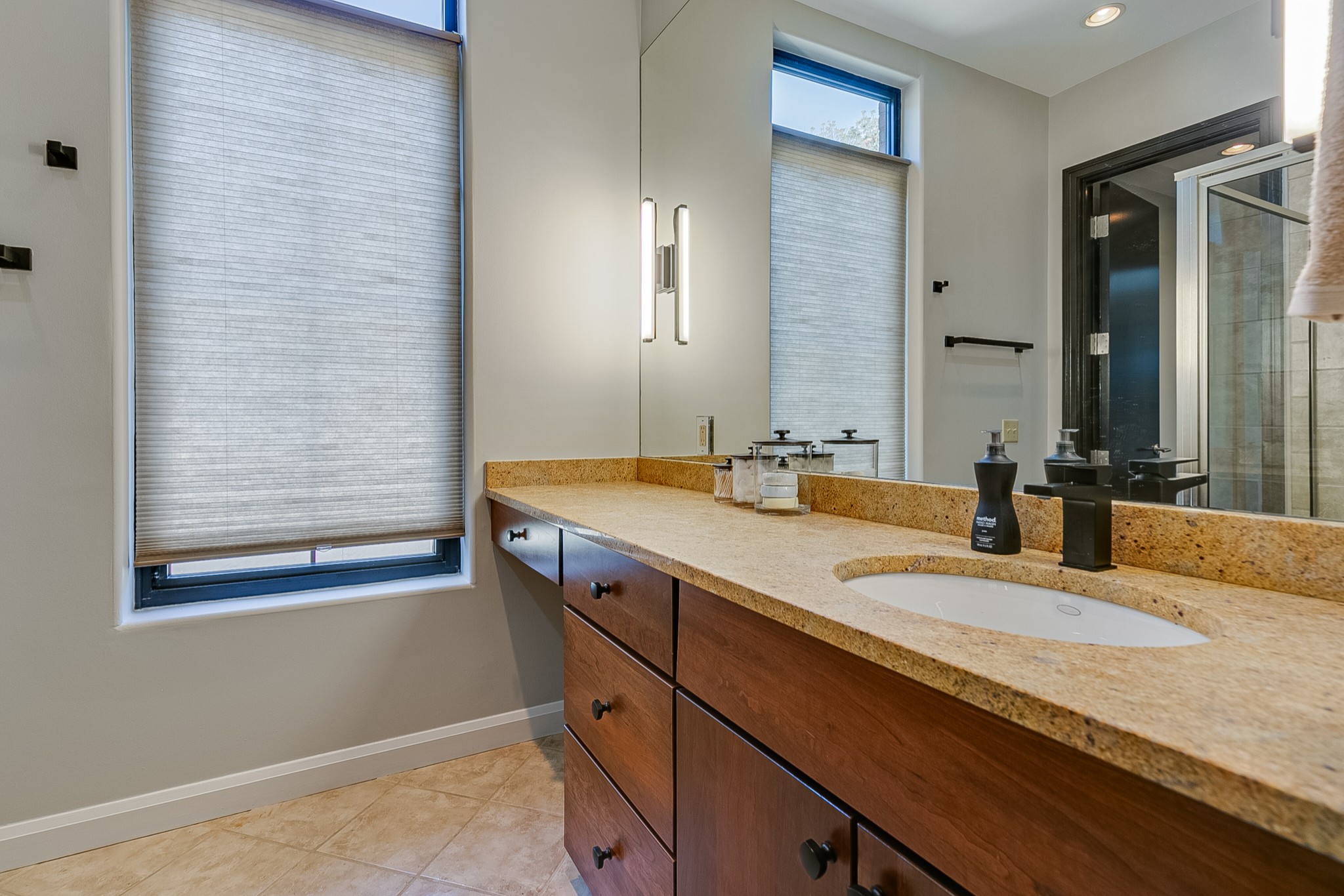 3629 West End Ave Unit: 102