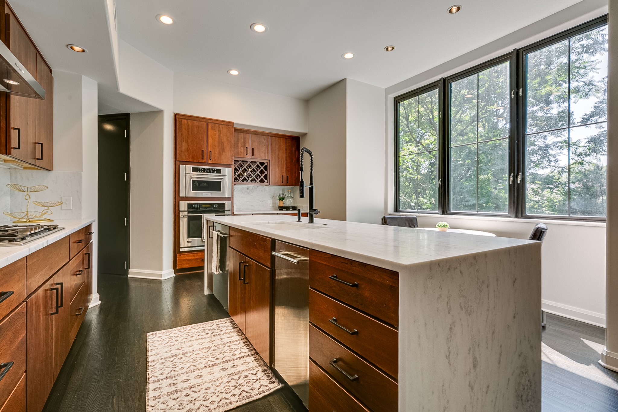 3629 West End Ave Unit: 102