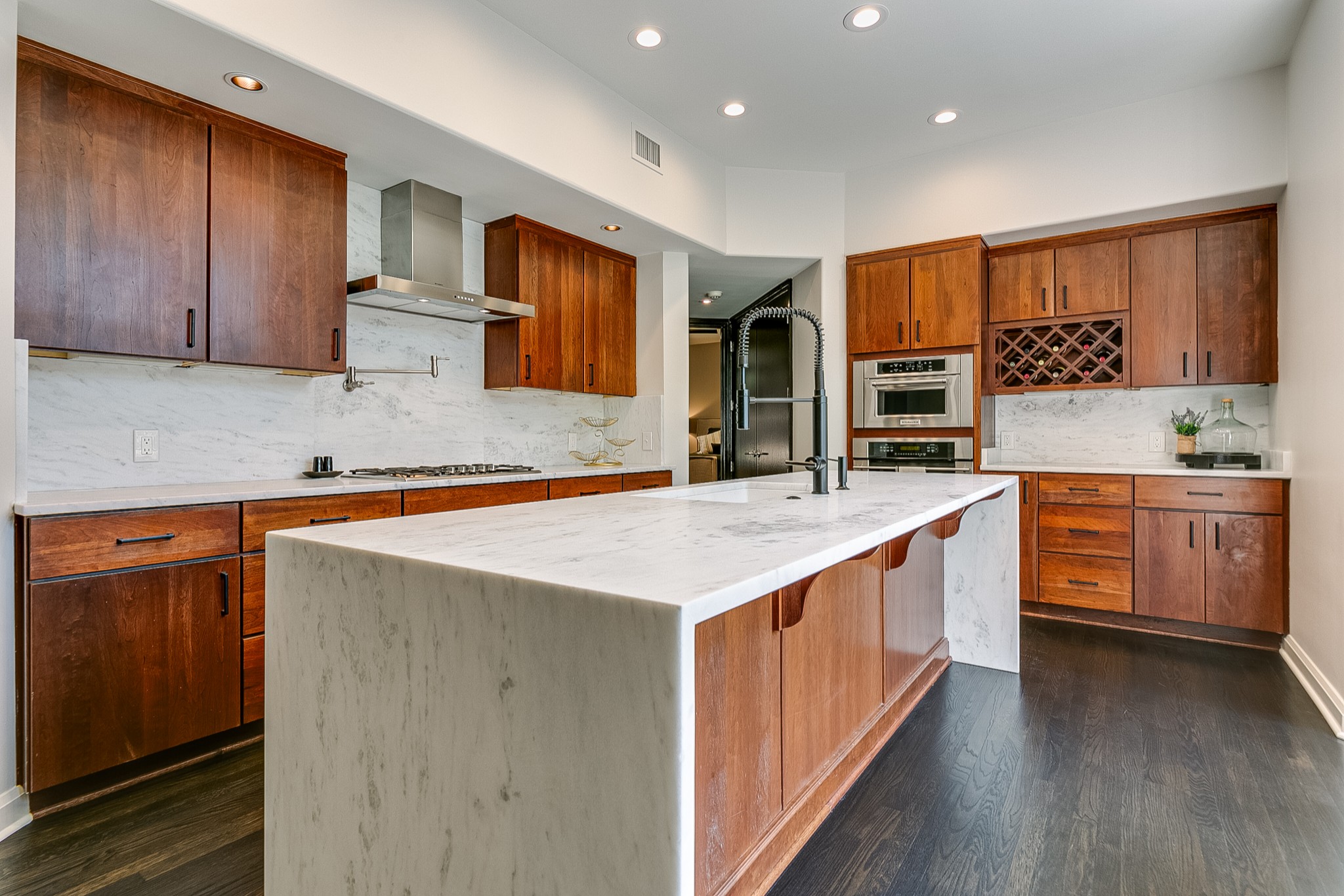 3629 West End Ave Unit: 102