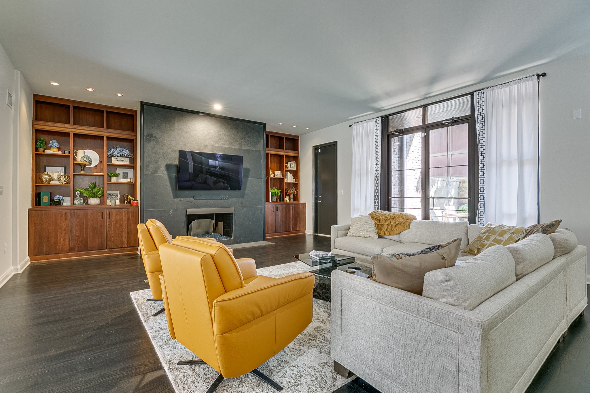 3629 West End Ave Unit: 102