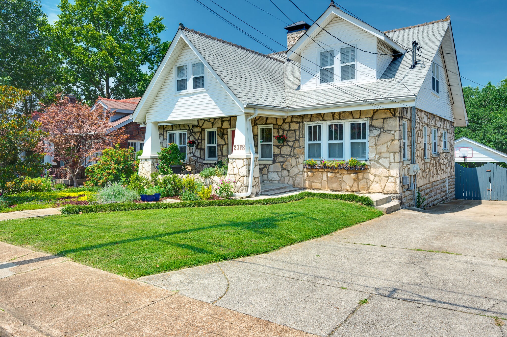 2118 Ashwood Ave