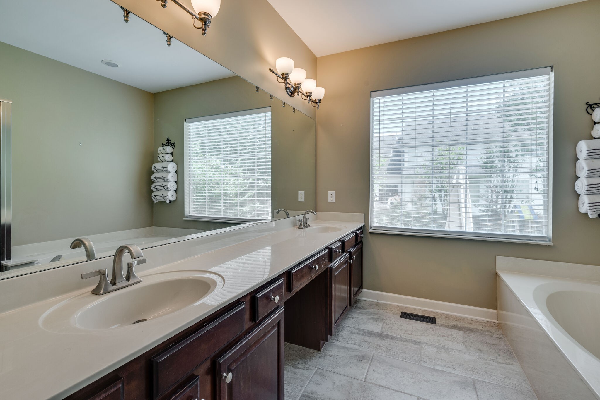 616 Grange Hill Ct
