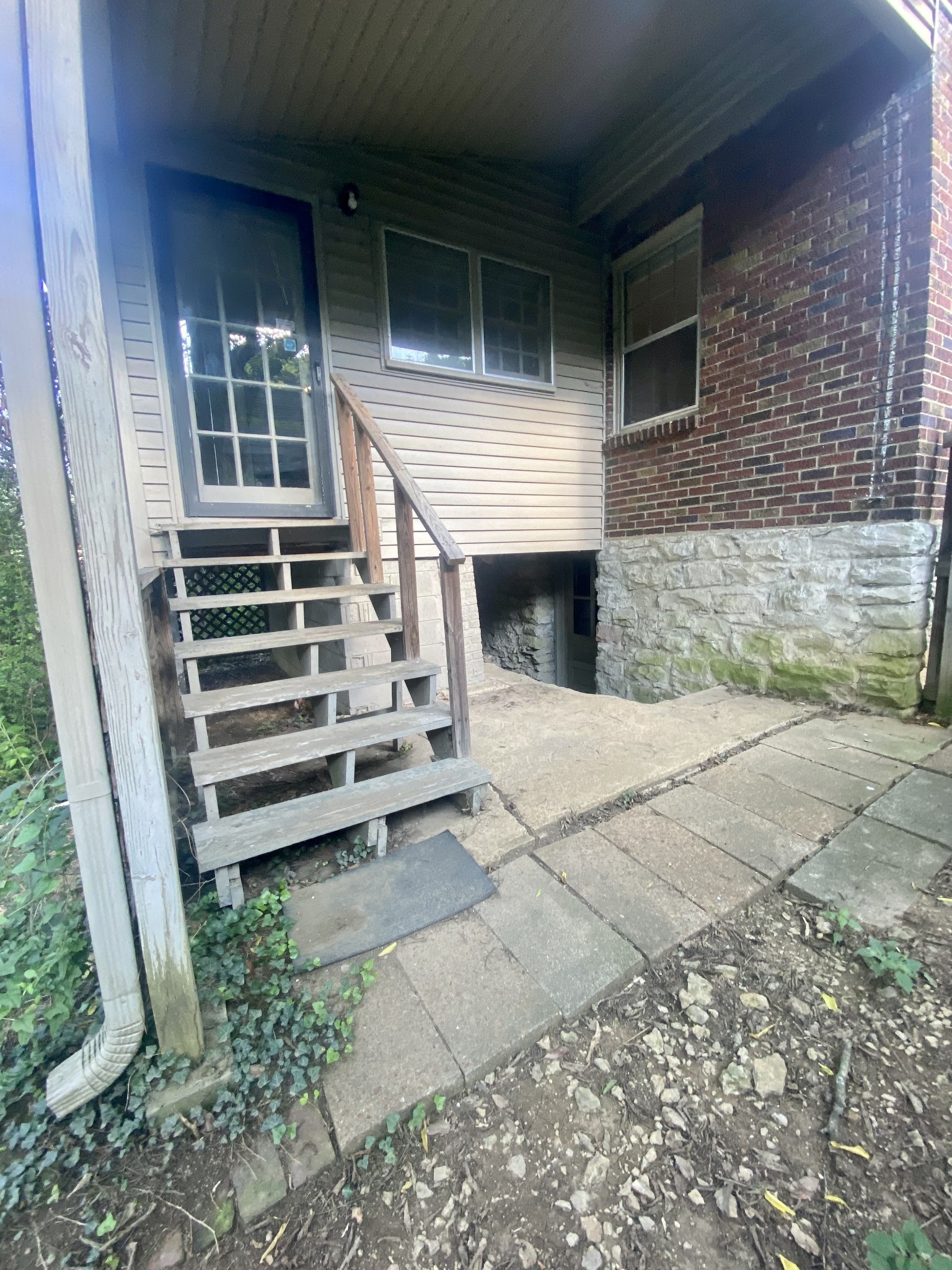 2600 Belcourt Ave