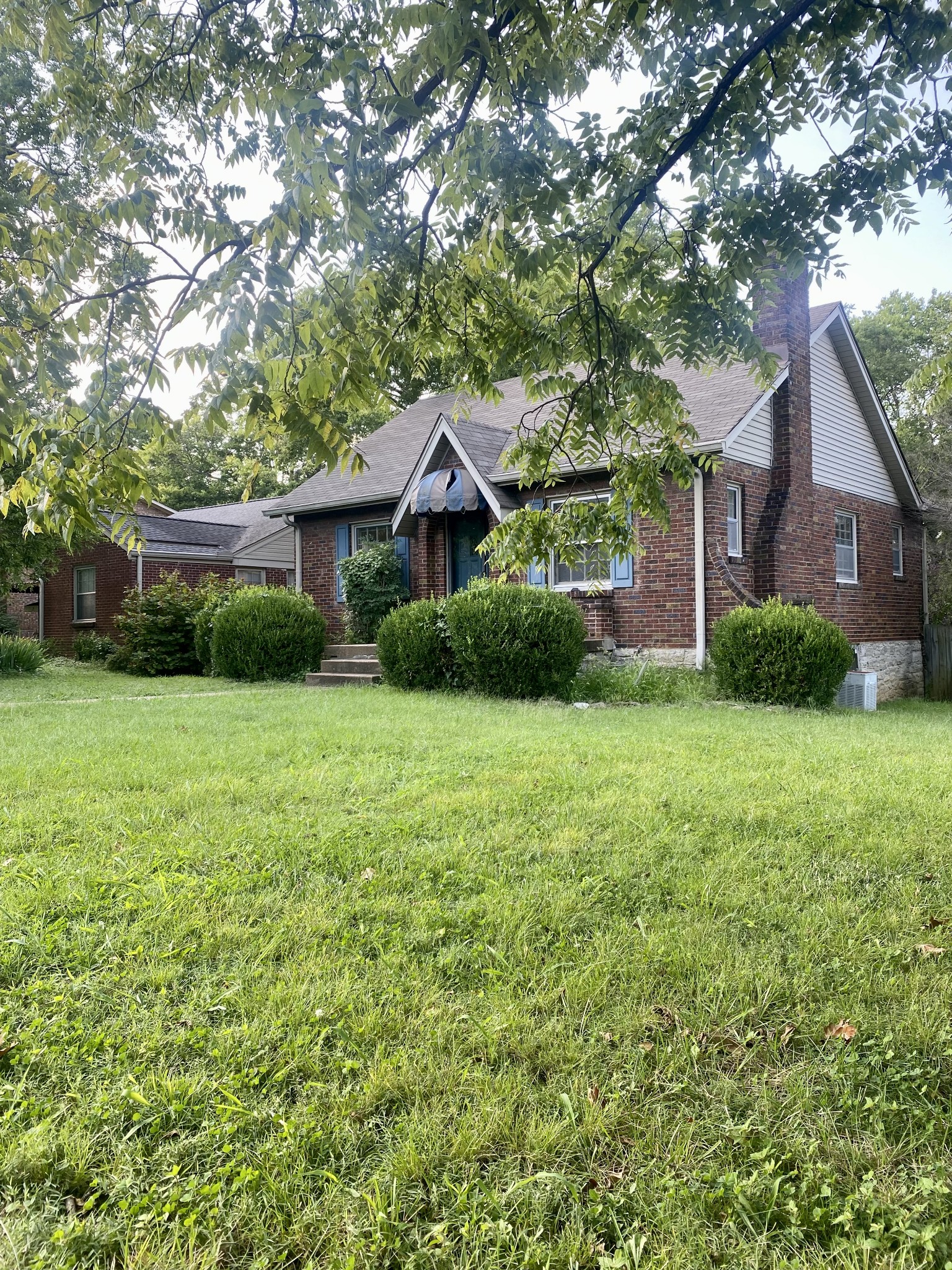 2600 Belcourt Ave